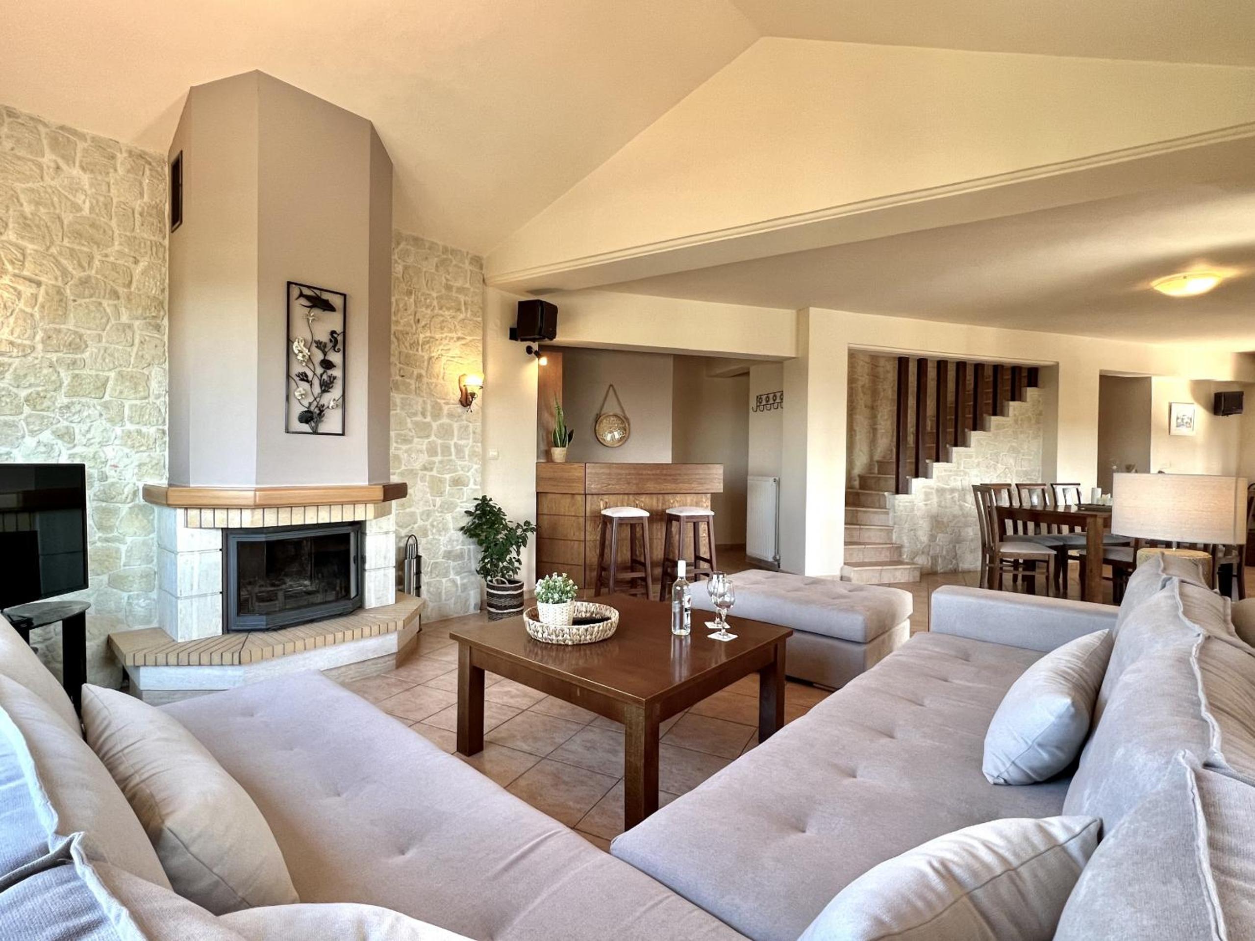 Six-Bedroom Villa  photo 1