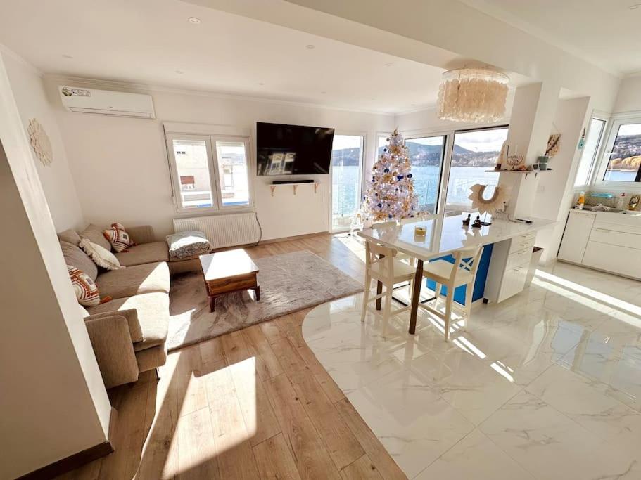 Two-Bedroom Apartment with Lake View