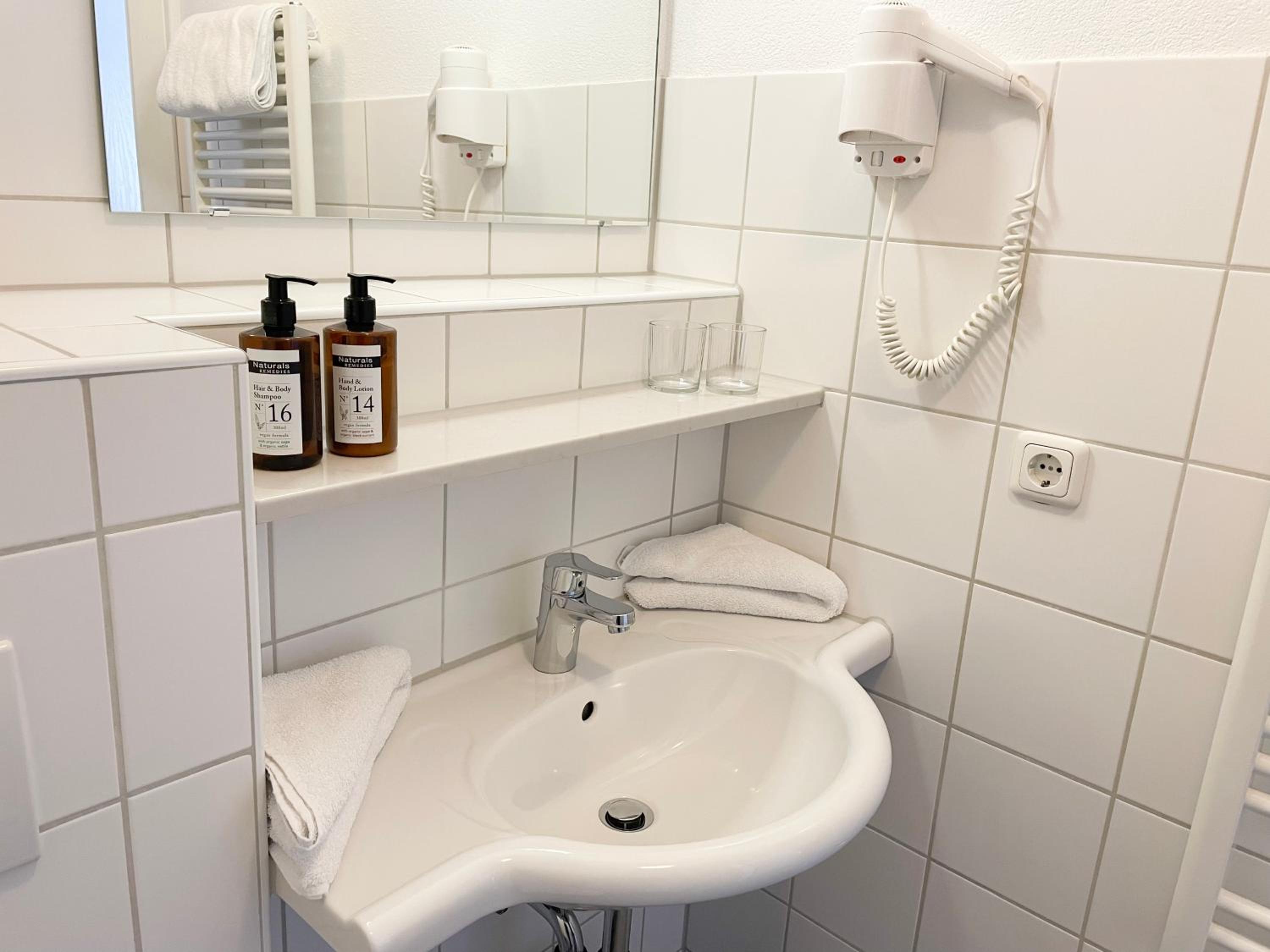 Classic Double Room - Photo 7