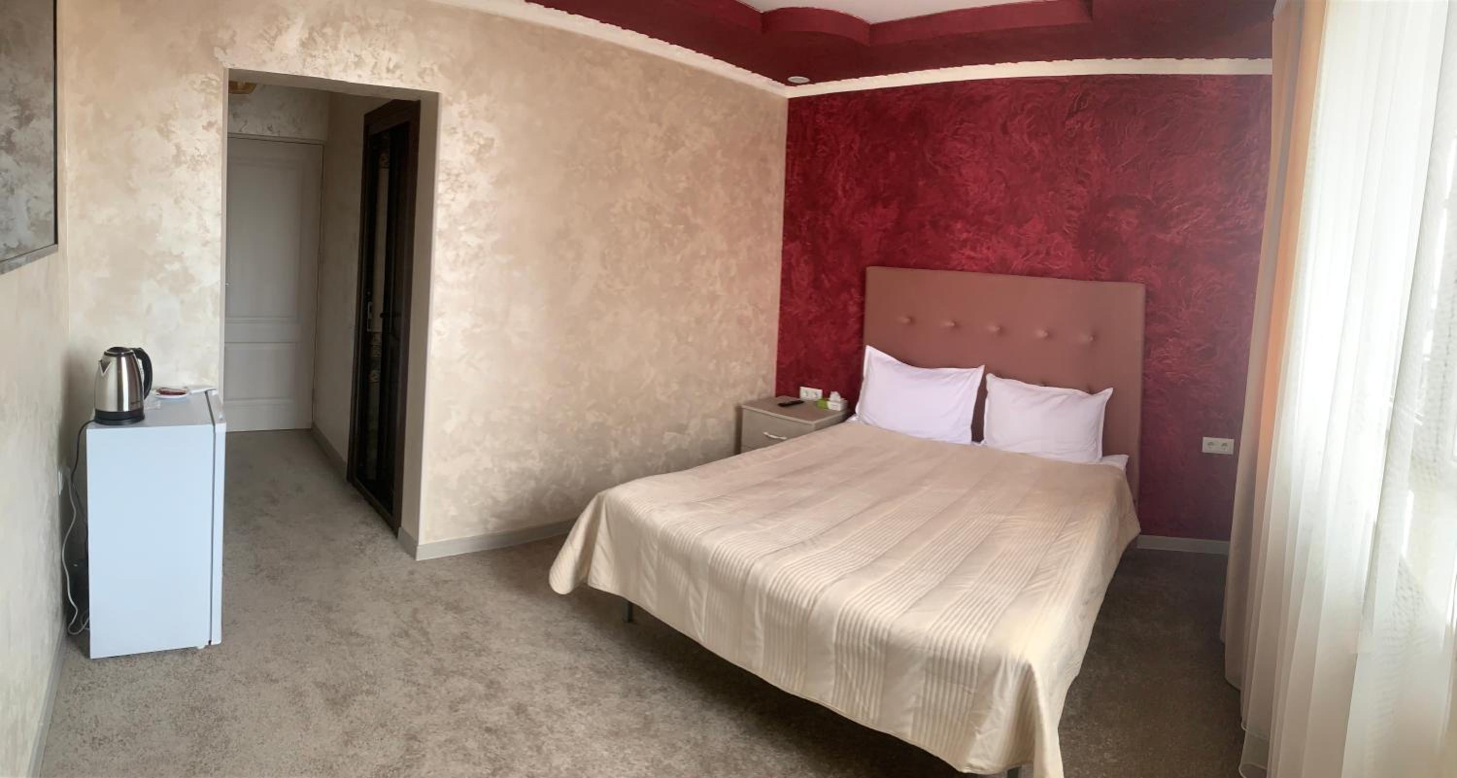 Deluxe Double Room (2 Adults + 1 Child) photo 3