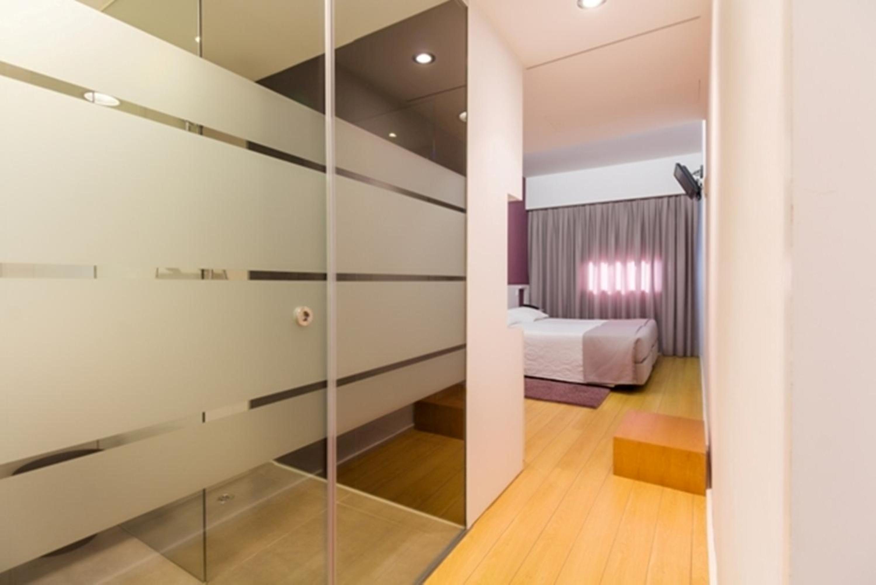 Basic Double or Twin Room - Photo 6
