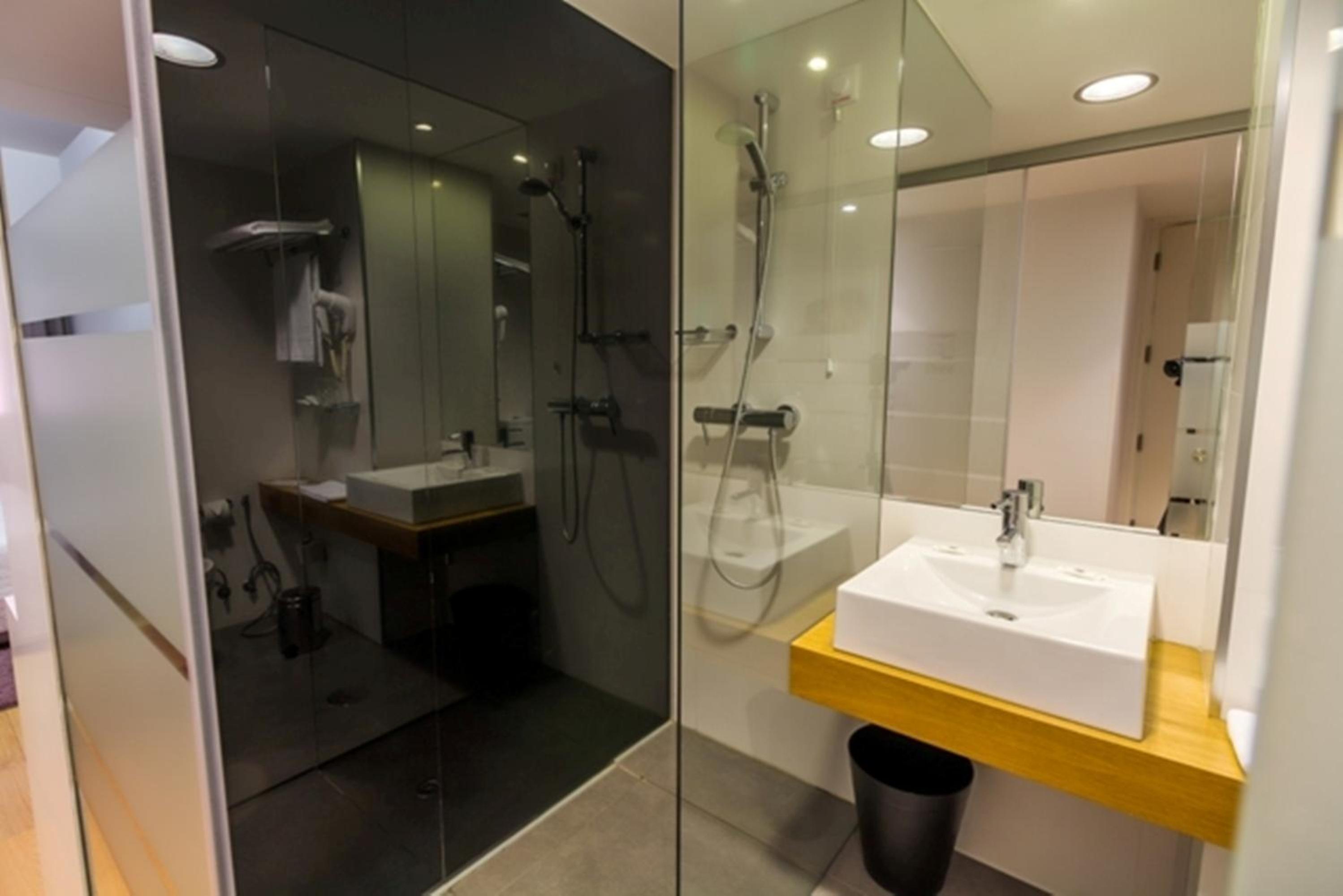 Basic Double or Twin Room - Photo 7