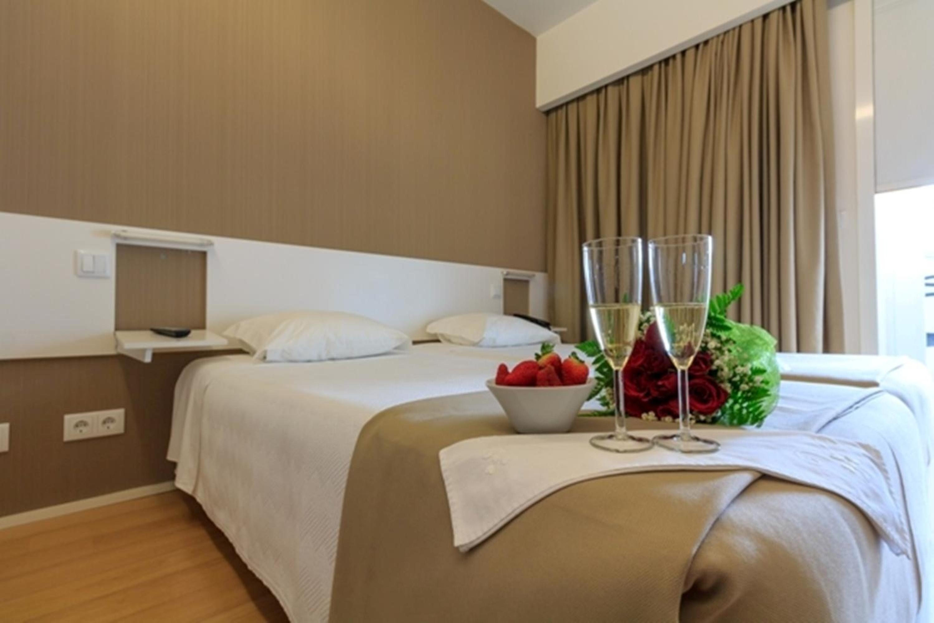 Basic Double or Twin Room - Photo 2