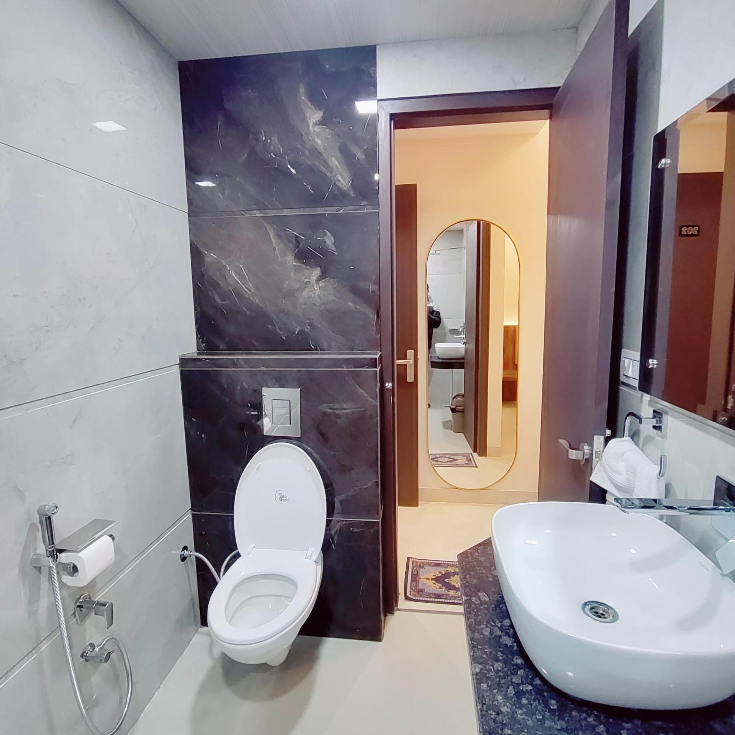 Superior Double or Twin Room - Photo 16