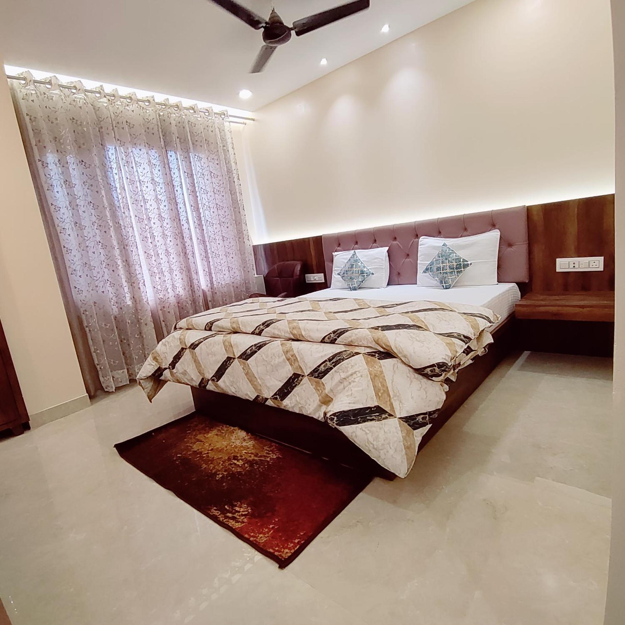 Superior Double or Twin Room - Photo 12