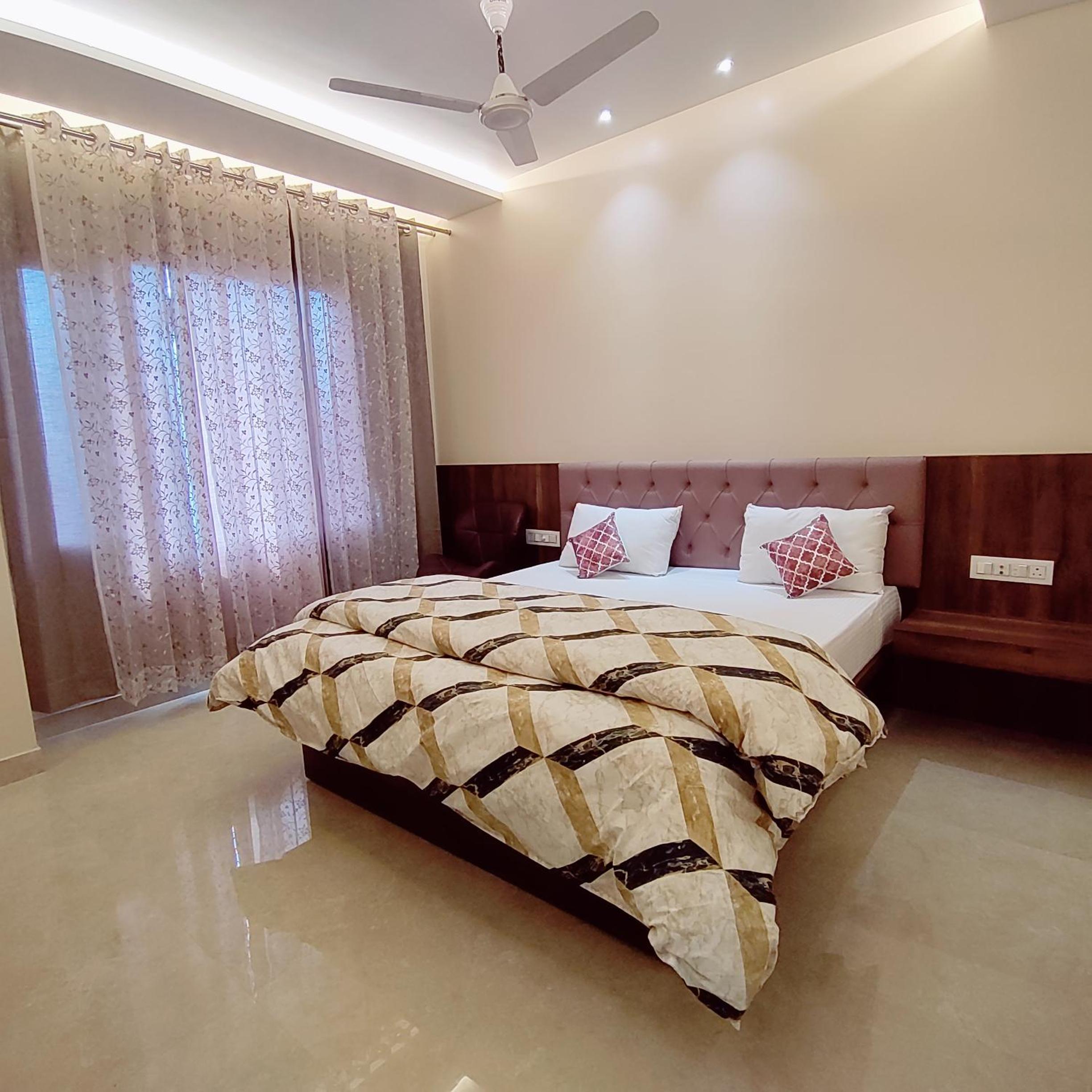 Superior Double or Twin Room - Photo 11