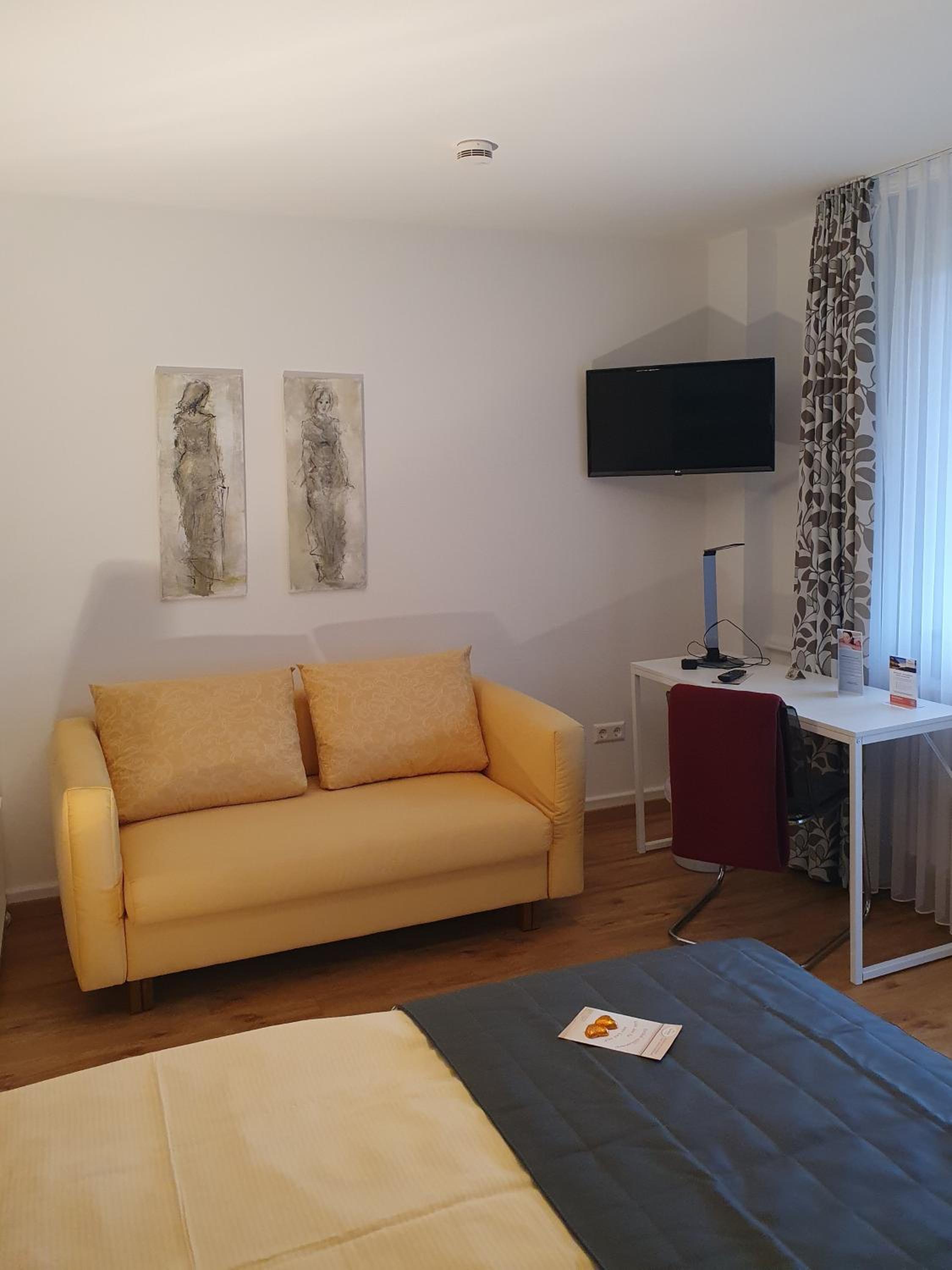 Standard Double Room - Photo 6