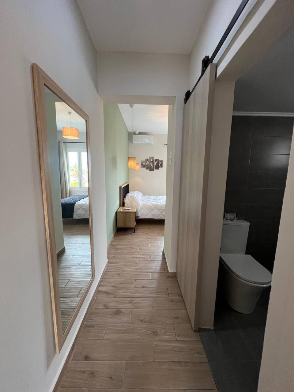 One-Bedroom Apartment - Photo 11