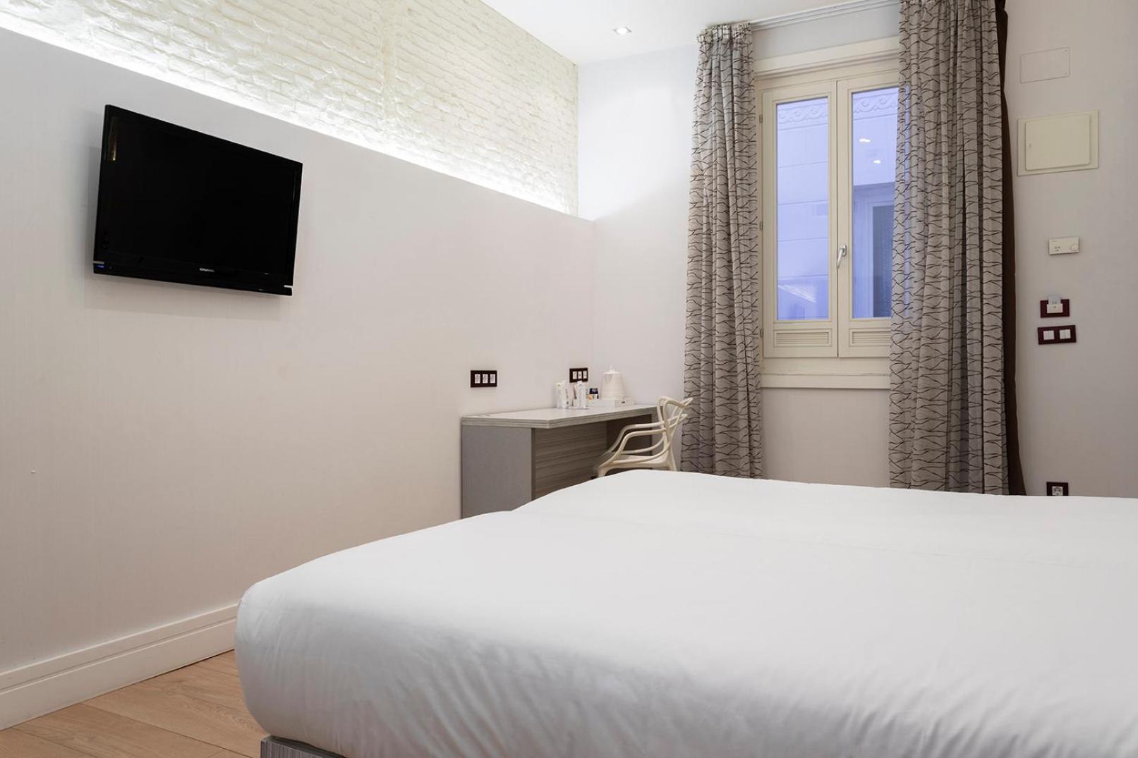 Double or Twin Room thumbnail 5