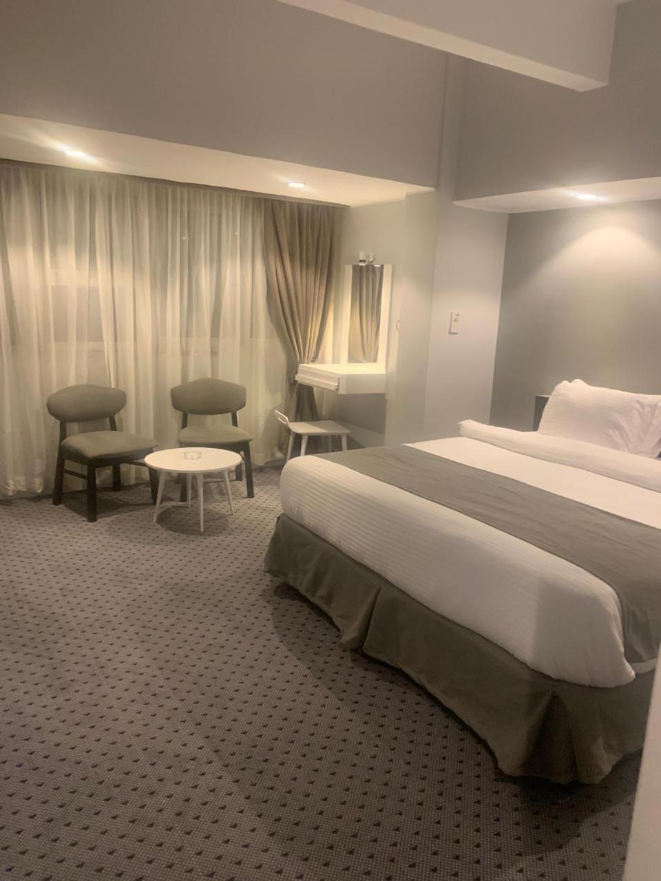 Deluxe Double Room (2 Adults + 1 Child)