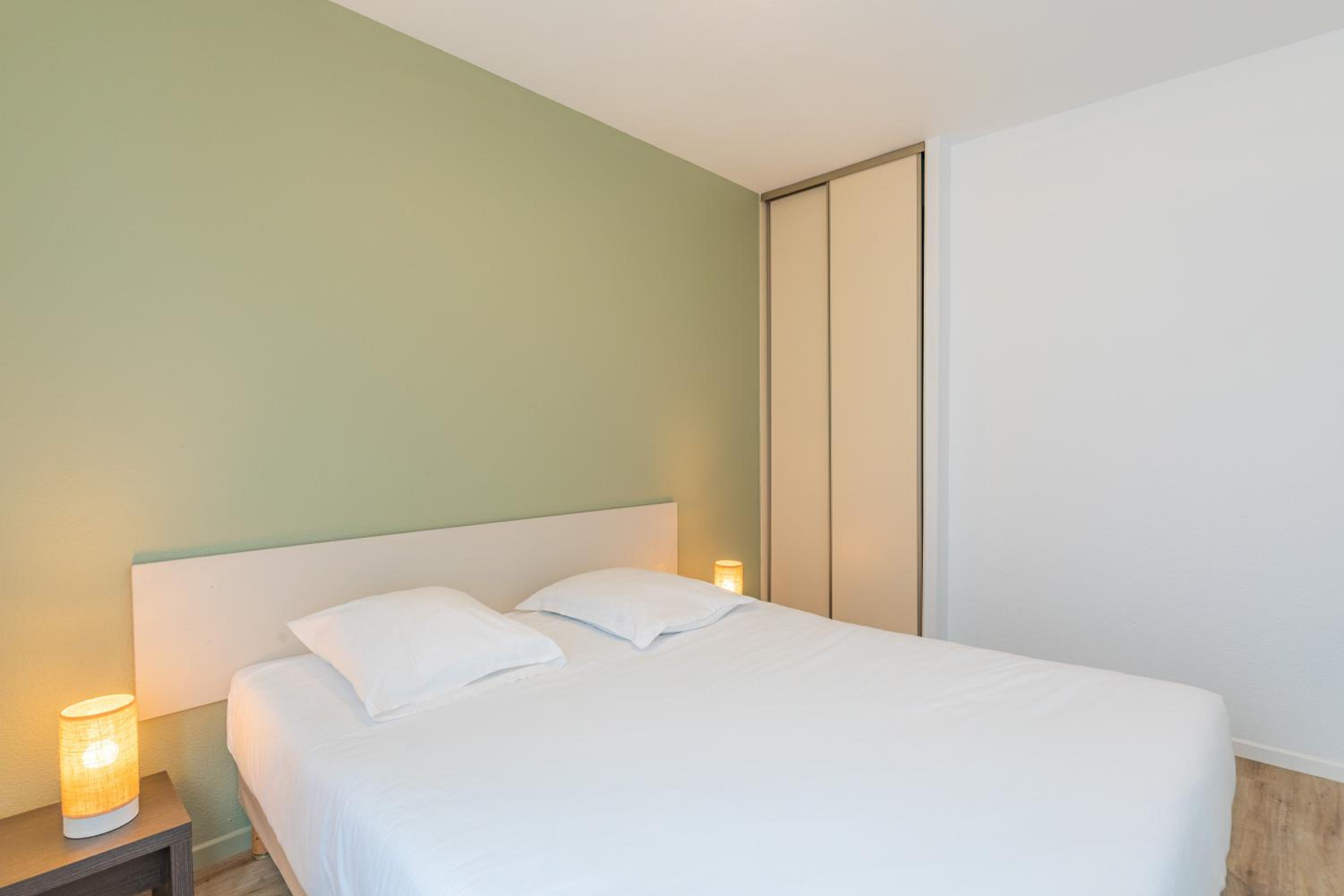 One-Bedroom Apartment - Photo 3
