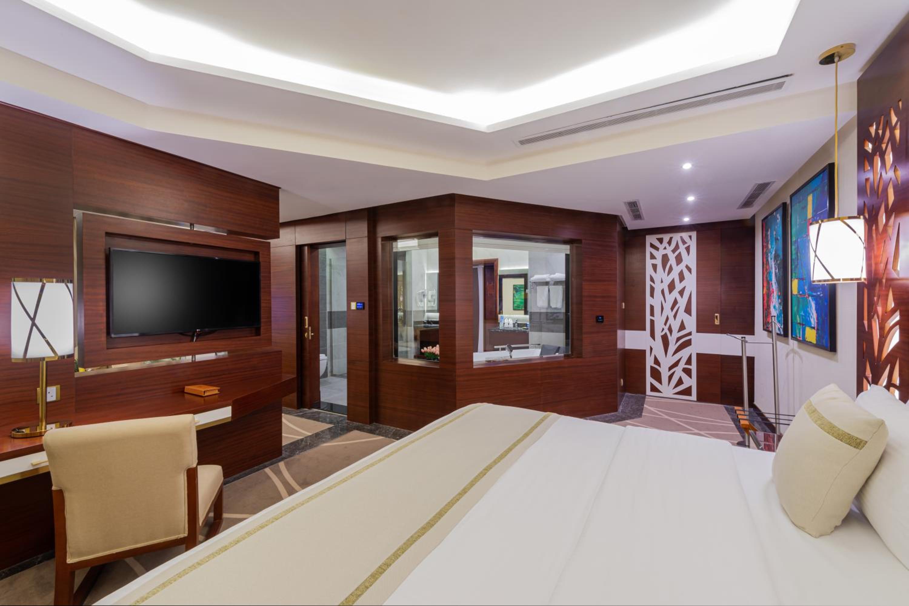 Deluxe King Suite