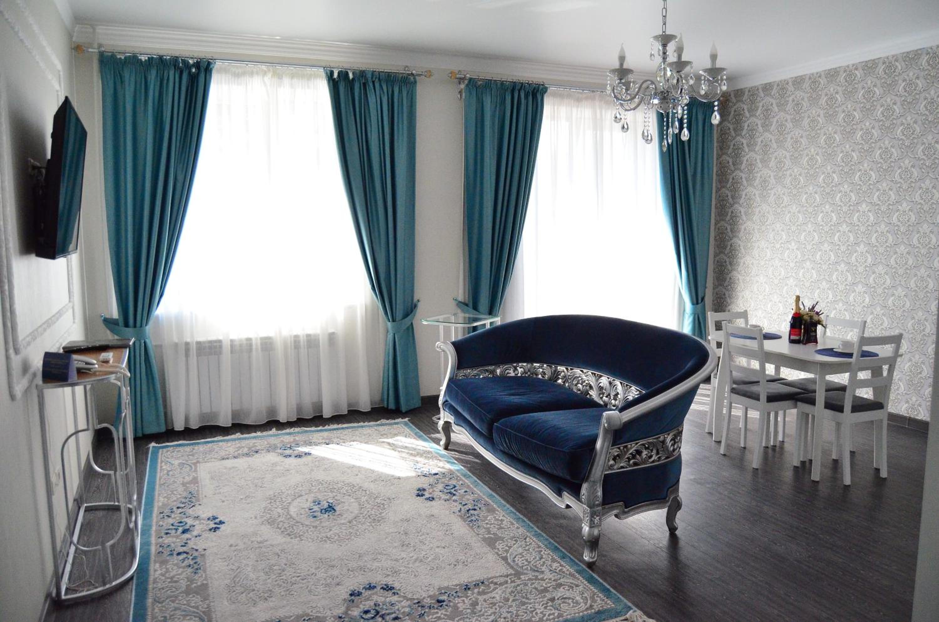 Queen Room with Balcony photo 2