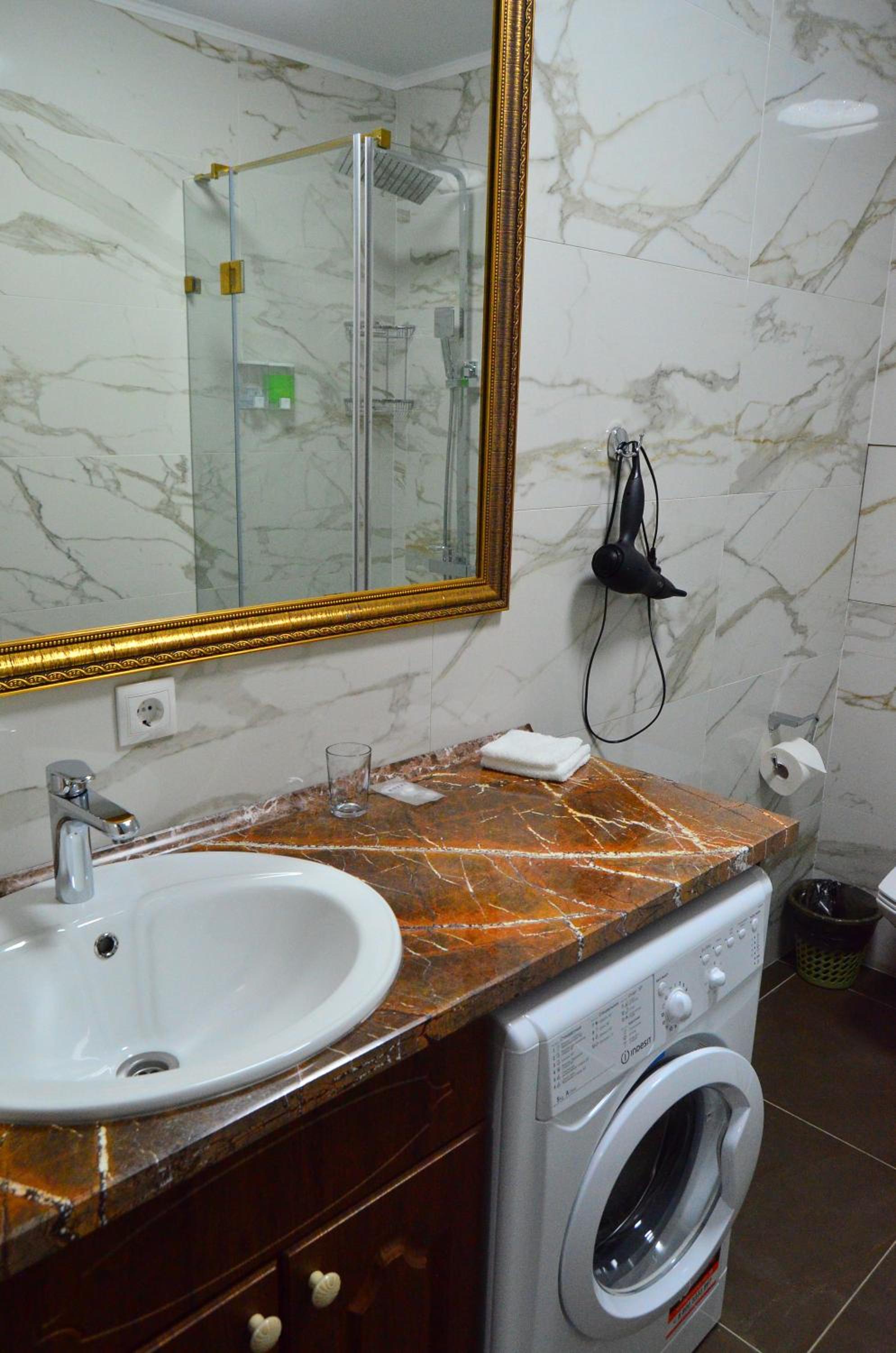 Large Double Room photo 3