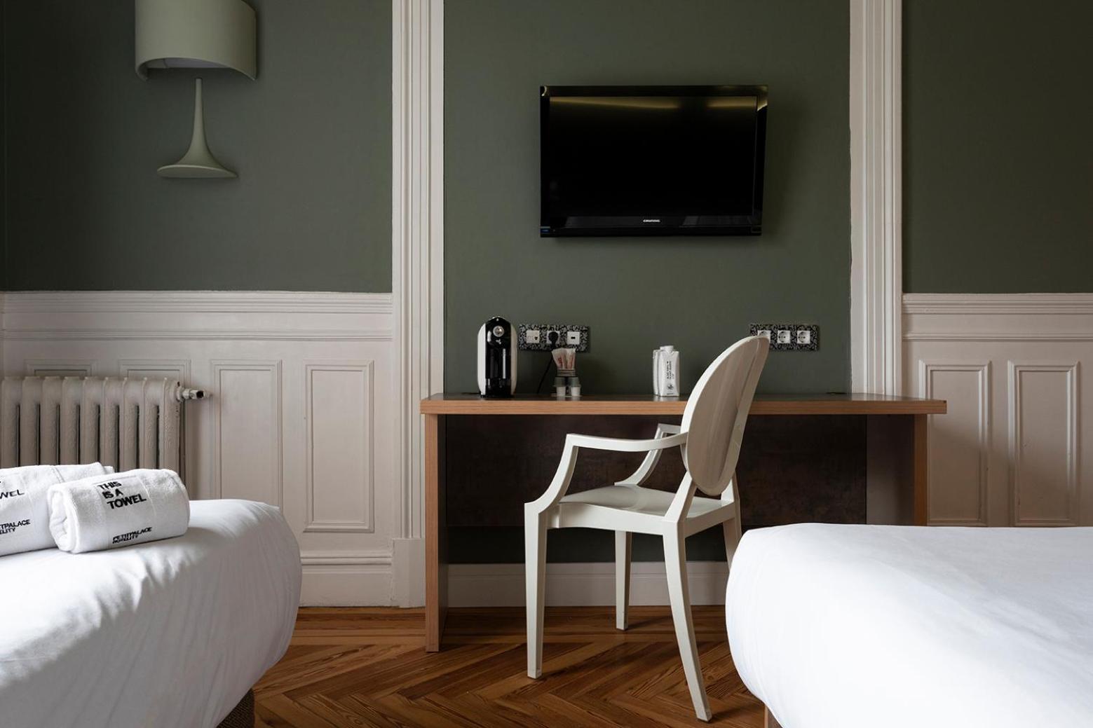 Triple Room thumbnail 5