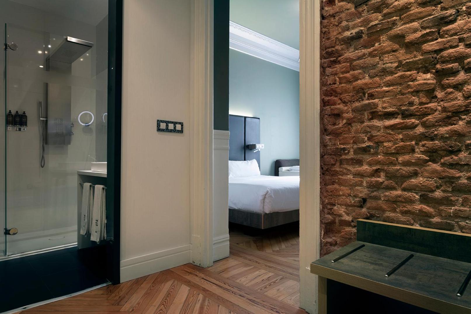 Triple Room - Photo 12