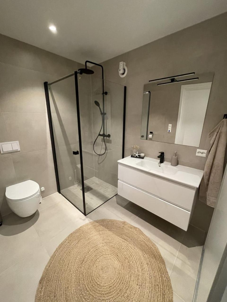 Four-Bedroom House photo 3