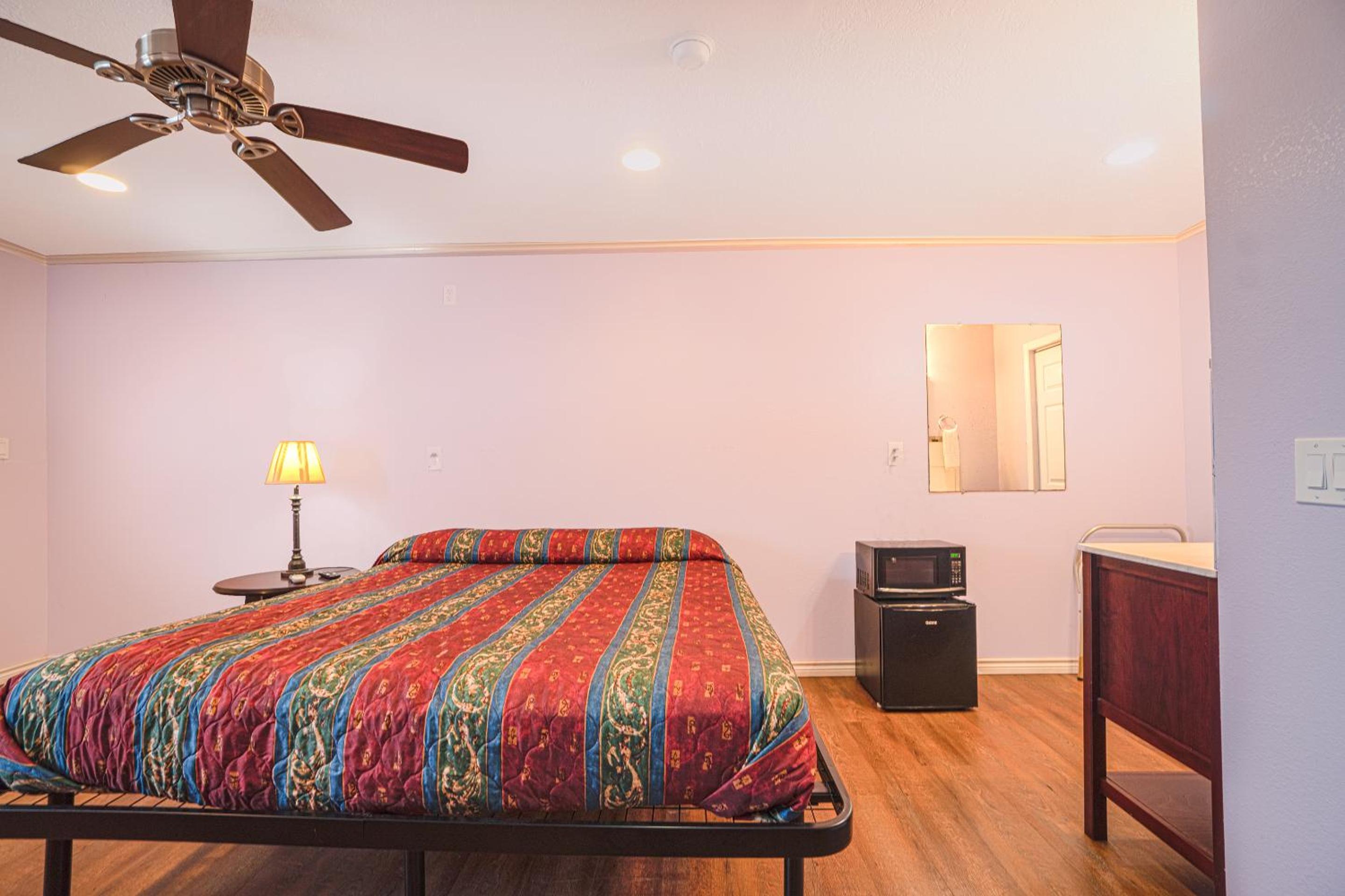 King Bed - Photo 1