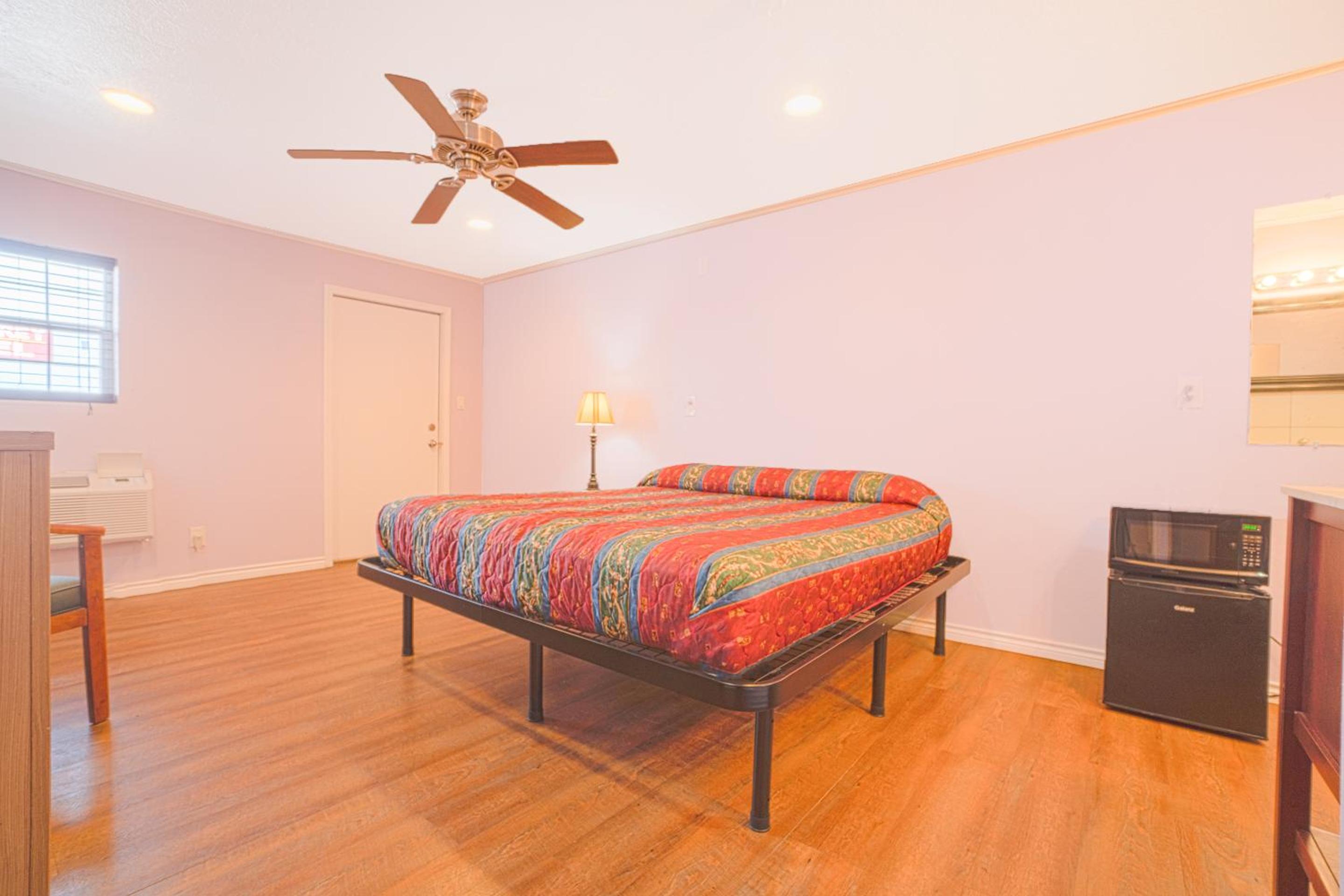King Bed - Photo 2
