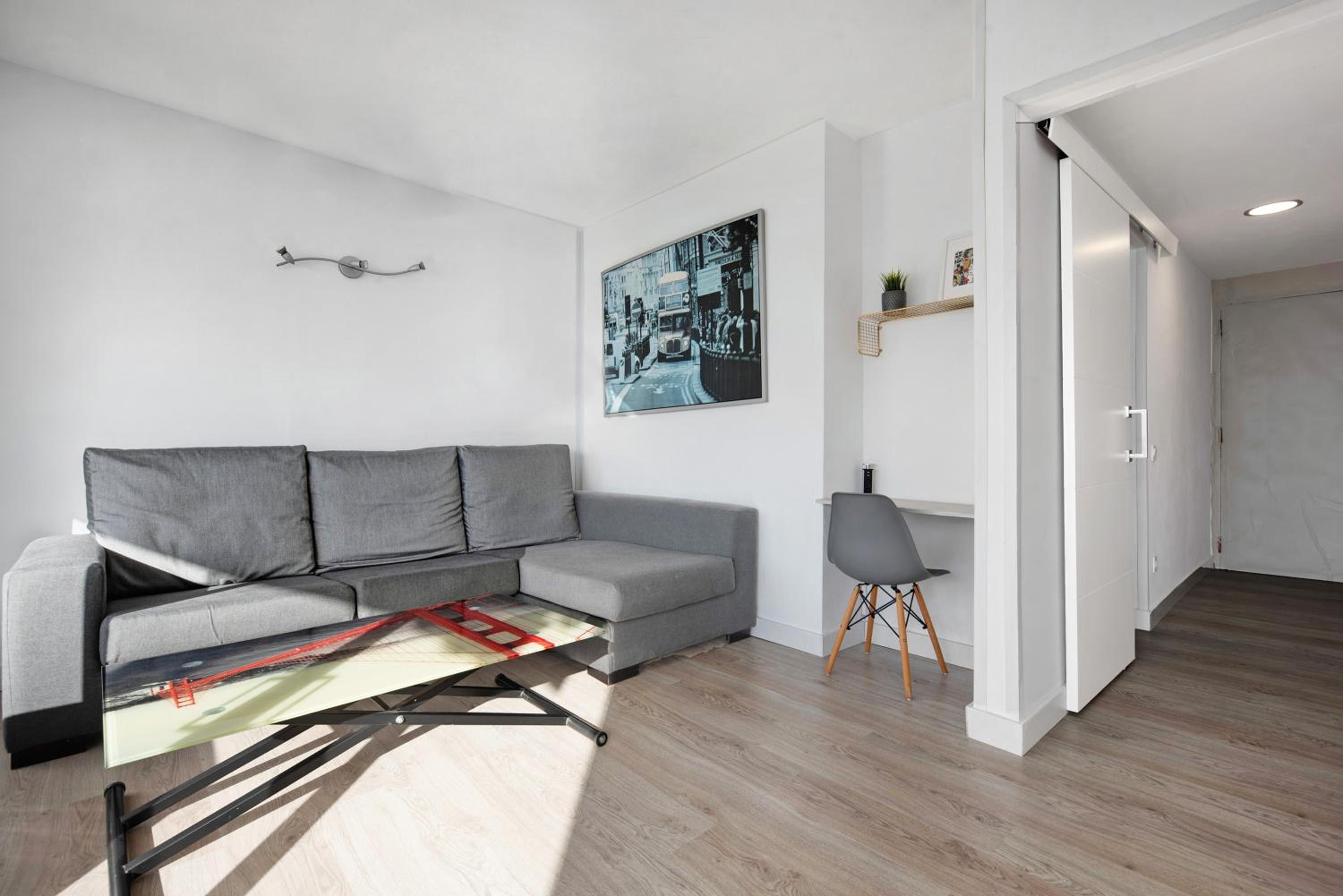 Apartamento de un dormitorio superior con balcón