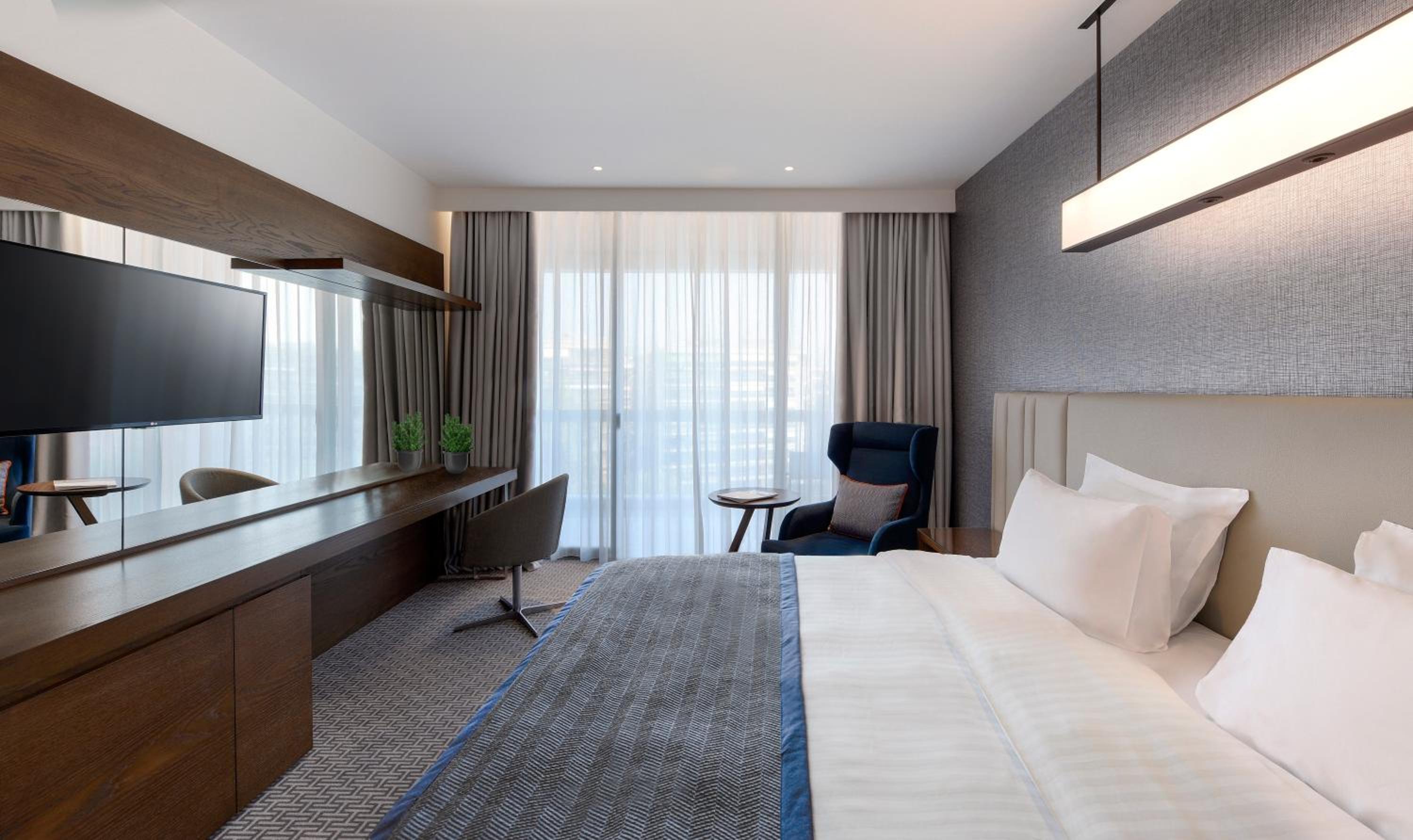 Premium Room with City View - Photo 5