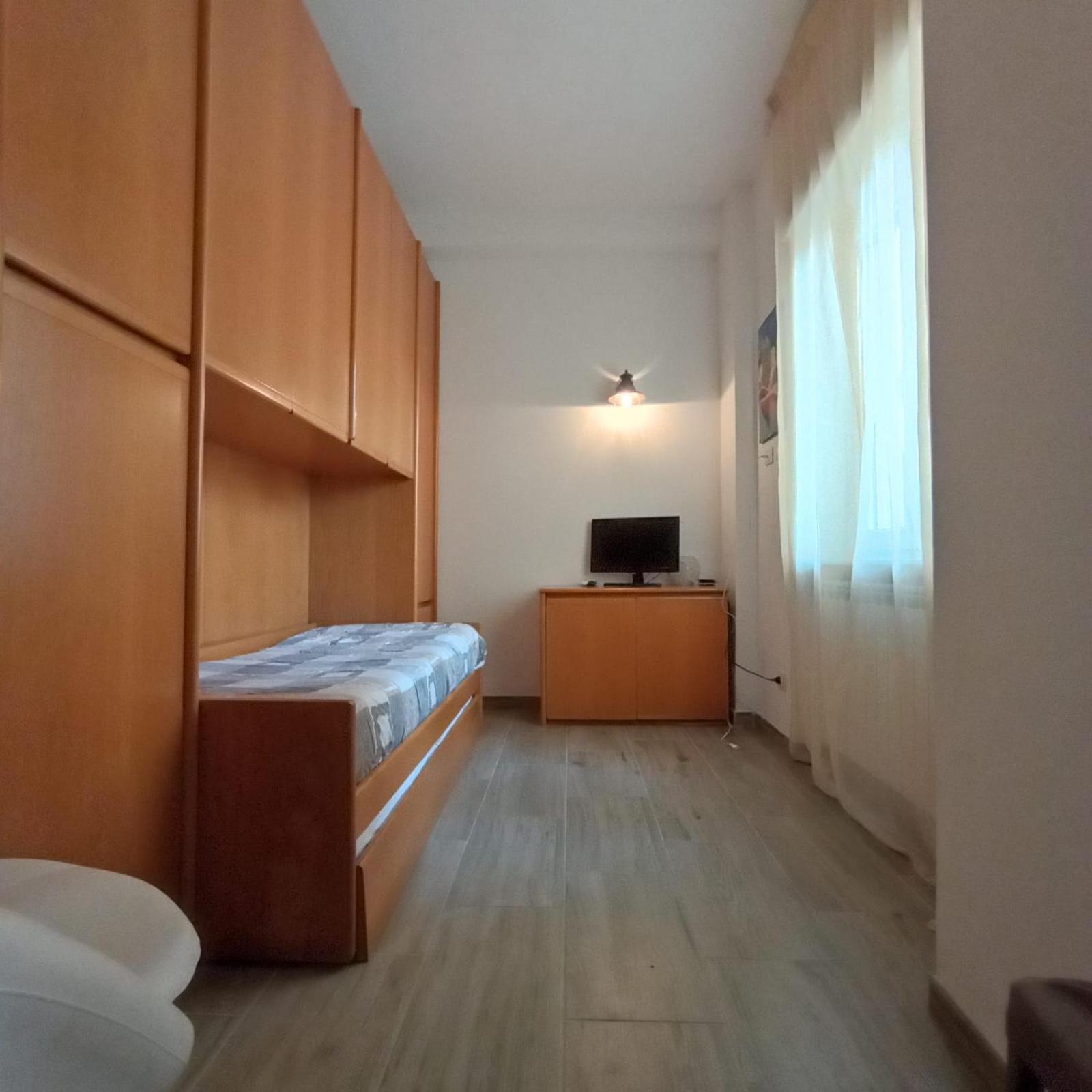 One-Bedroom Apartment photo 3