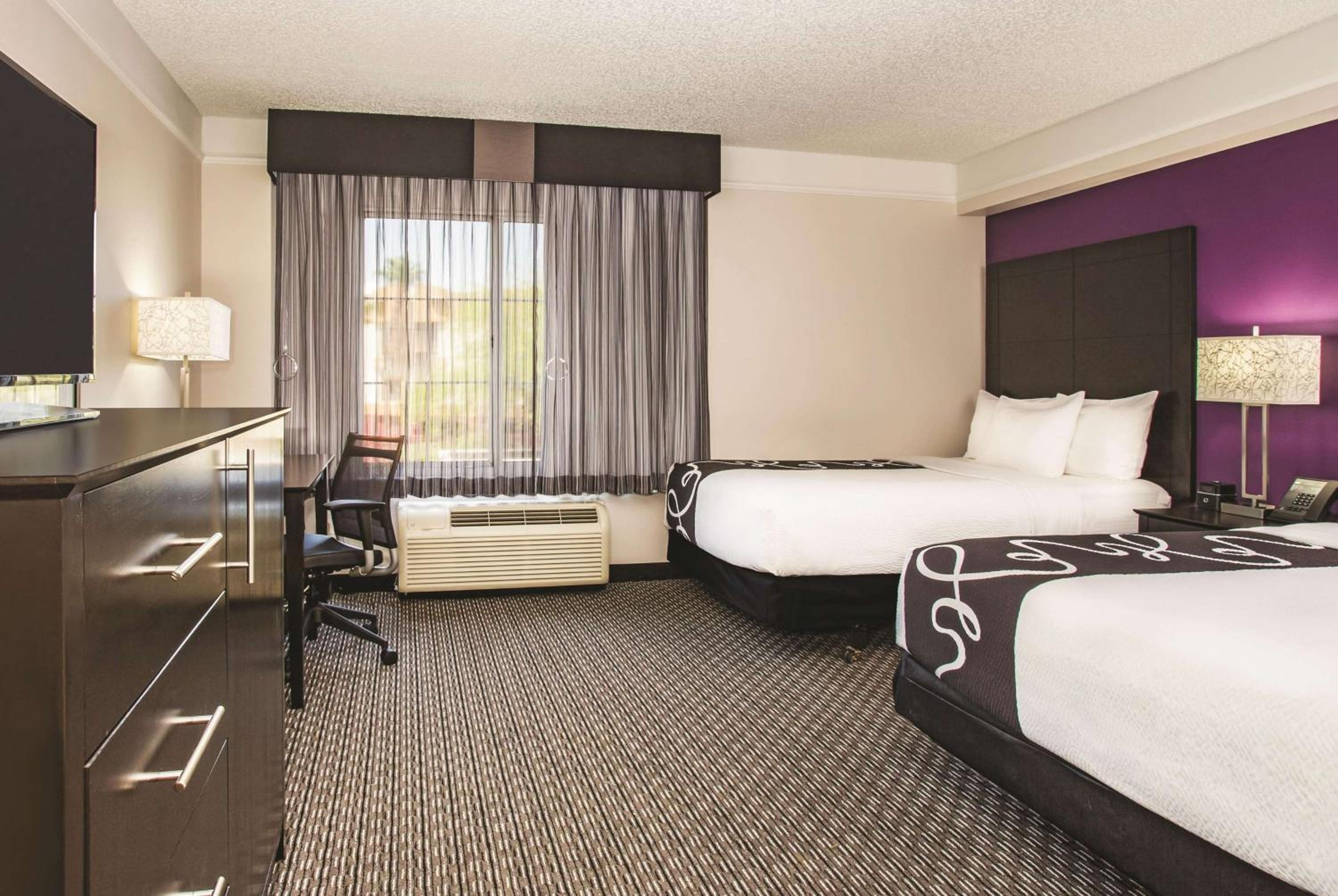 Double Room with Two Double Beds - Disability Access - Photo 4