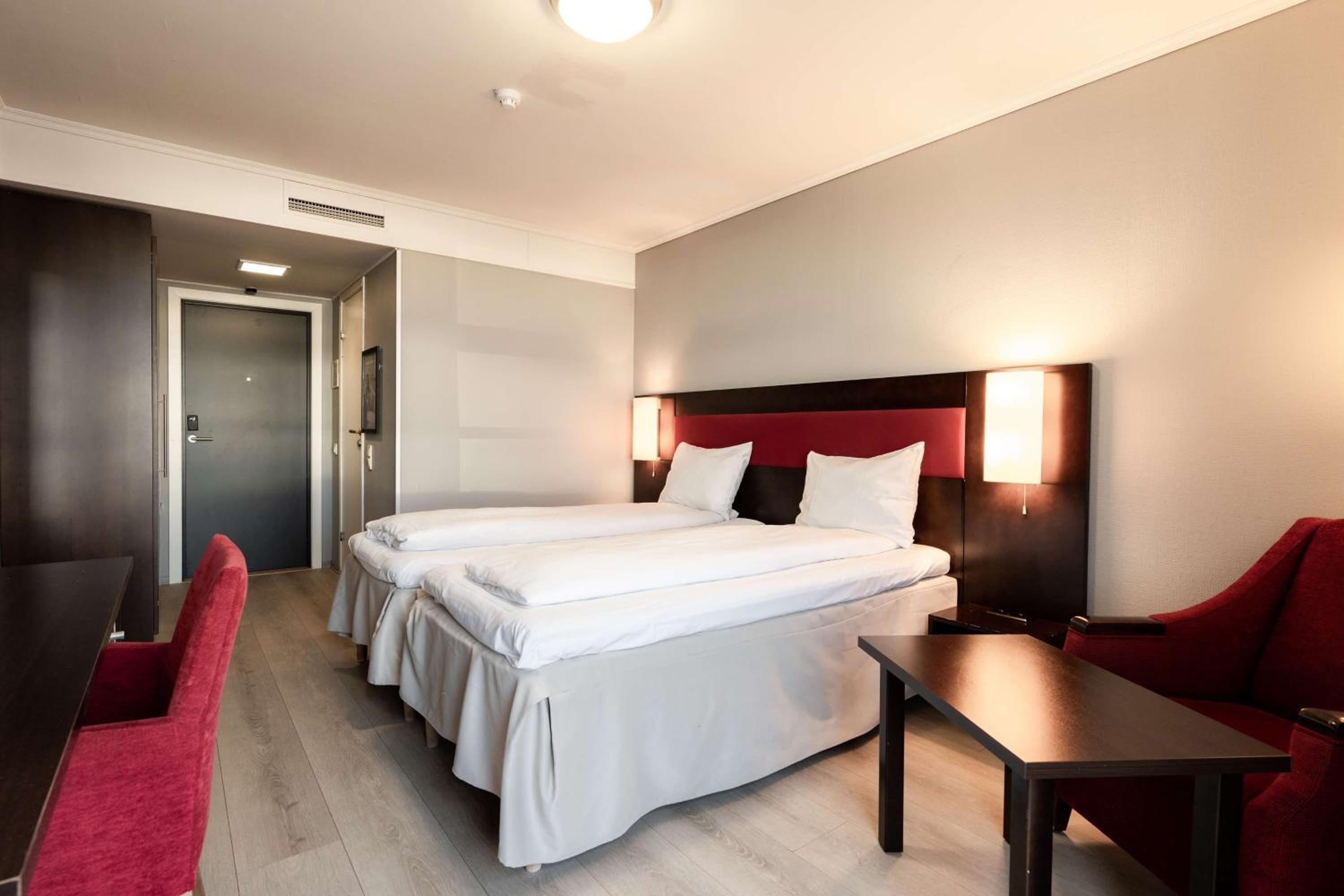 Twin Room - Photo 2
