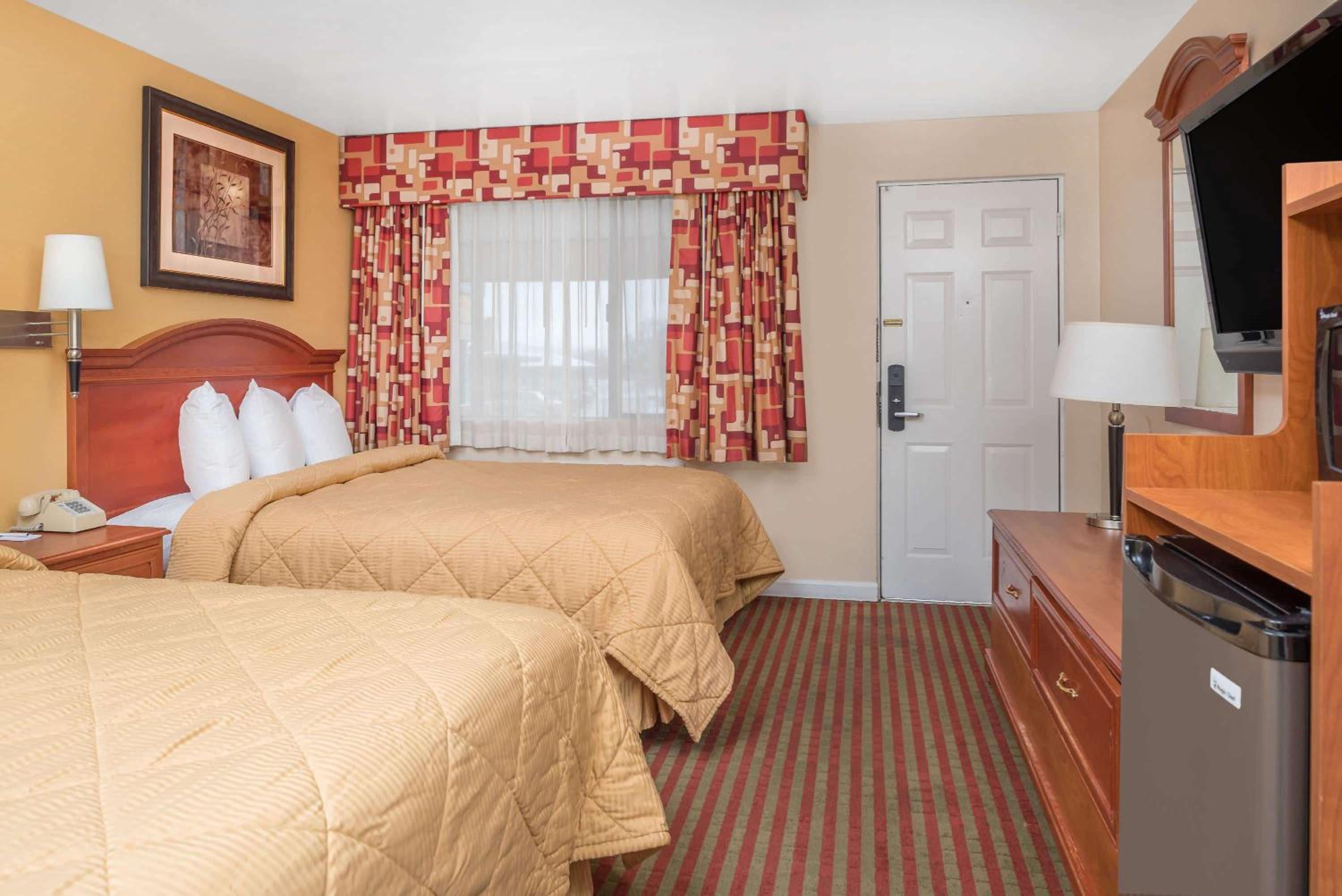 Double Room - Non-Smoking photo 2