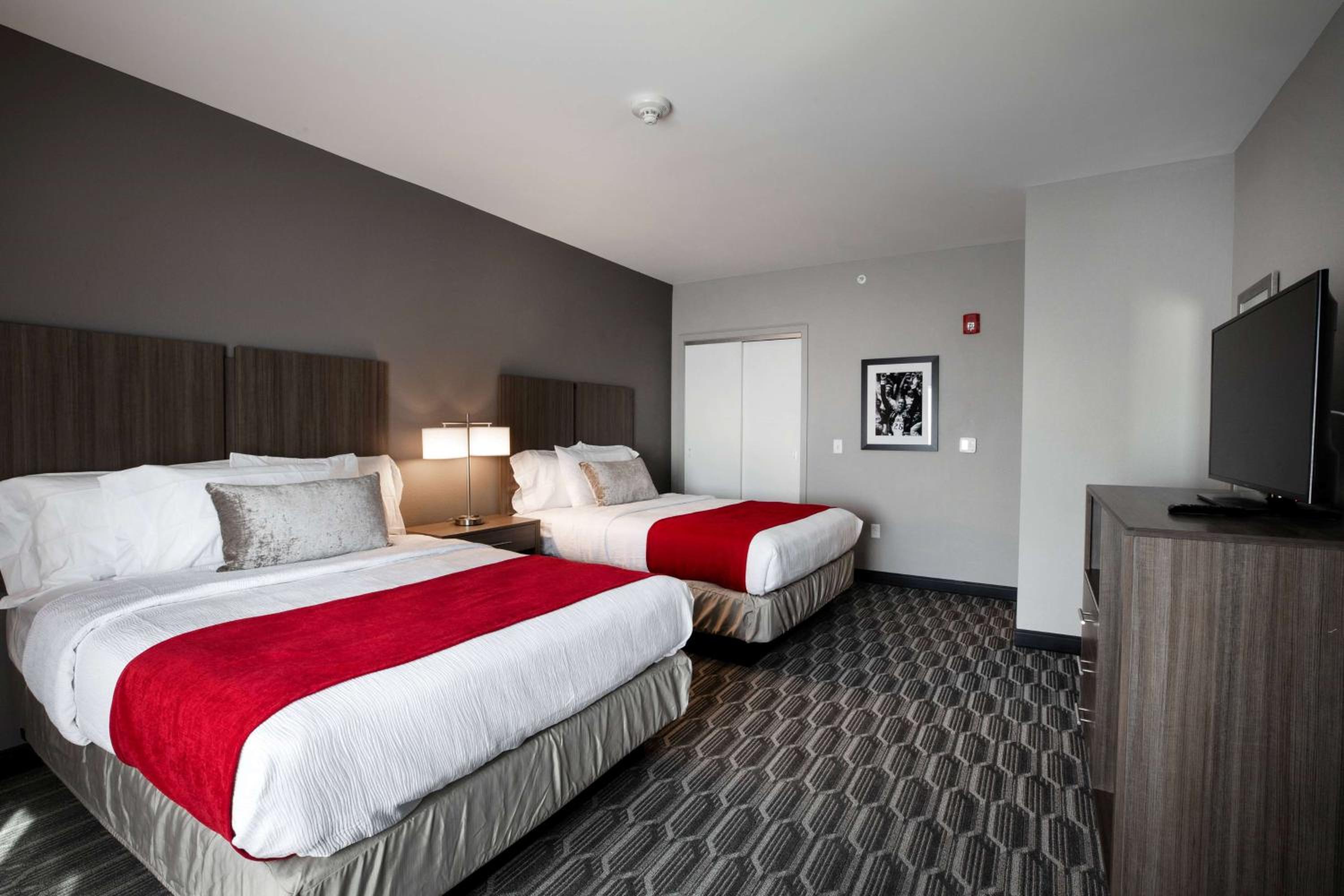 Suite with Two Queen Beds - Non-Smoking photo 2