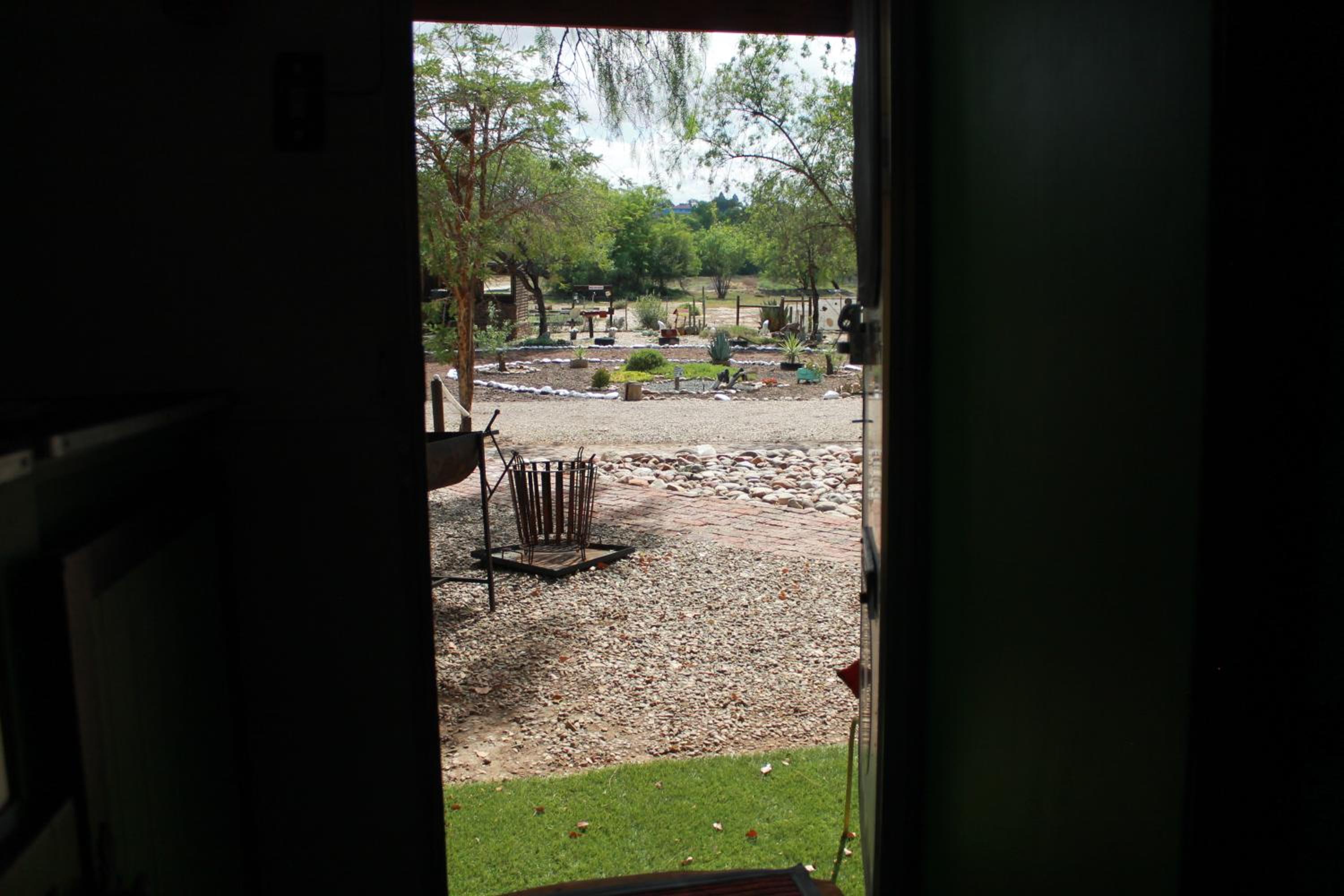 Basic Mobile Home photo 3