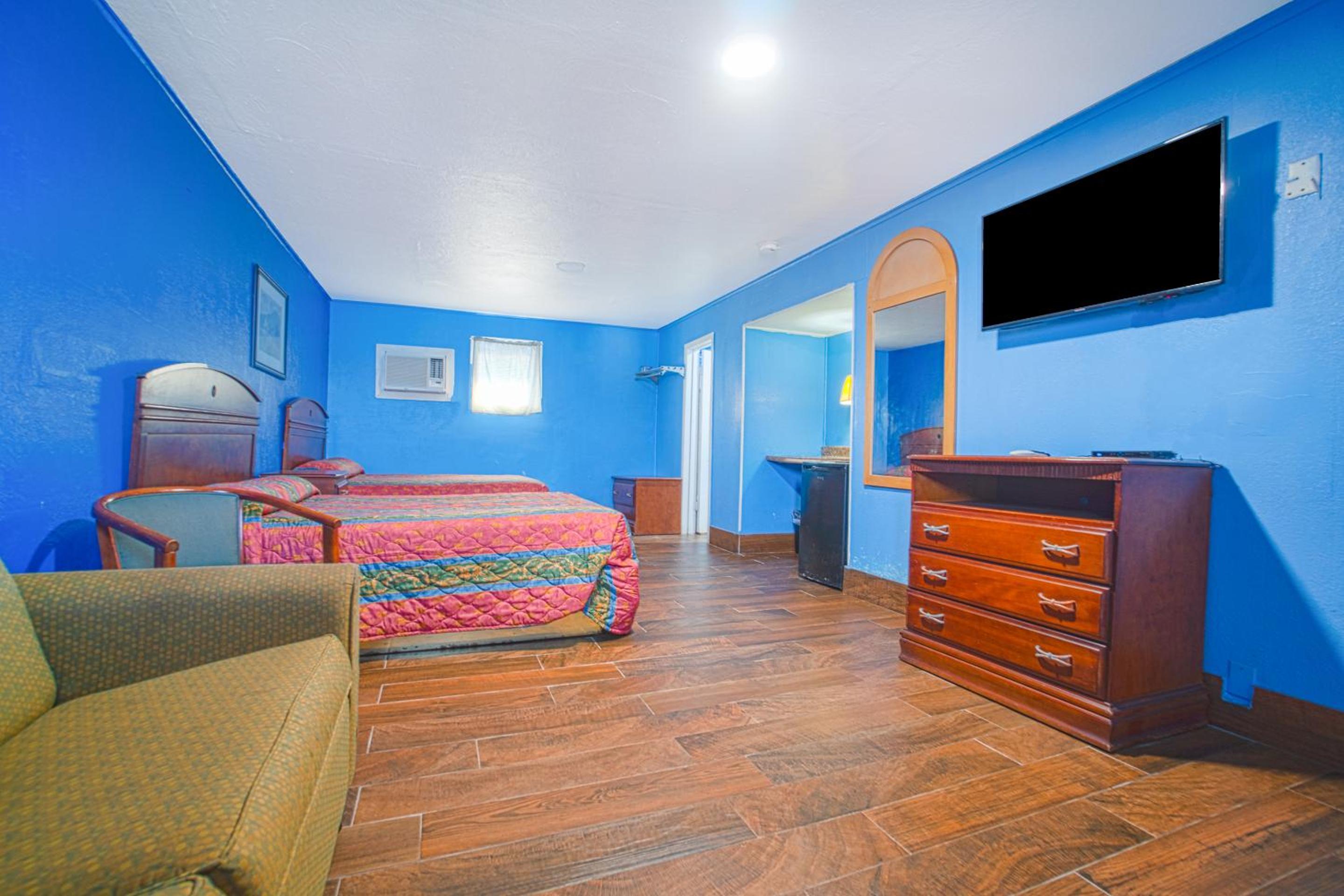 2 Queen Bed - Photo 2