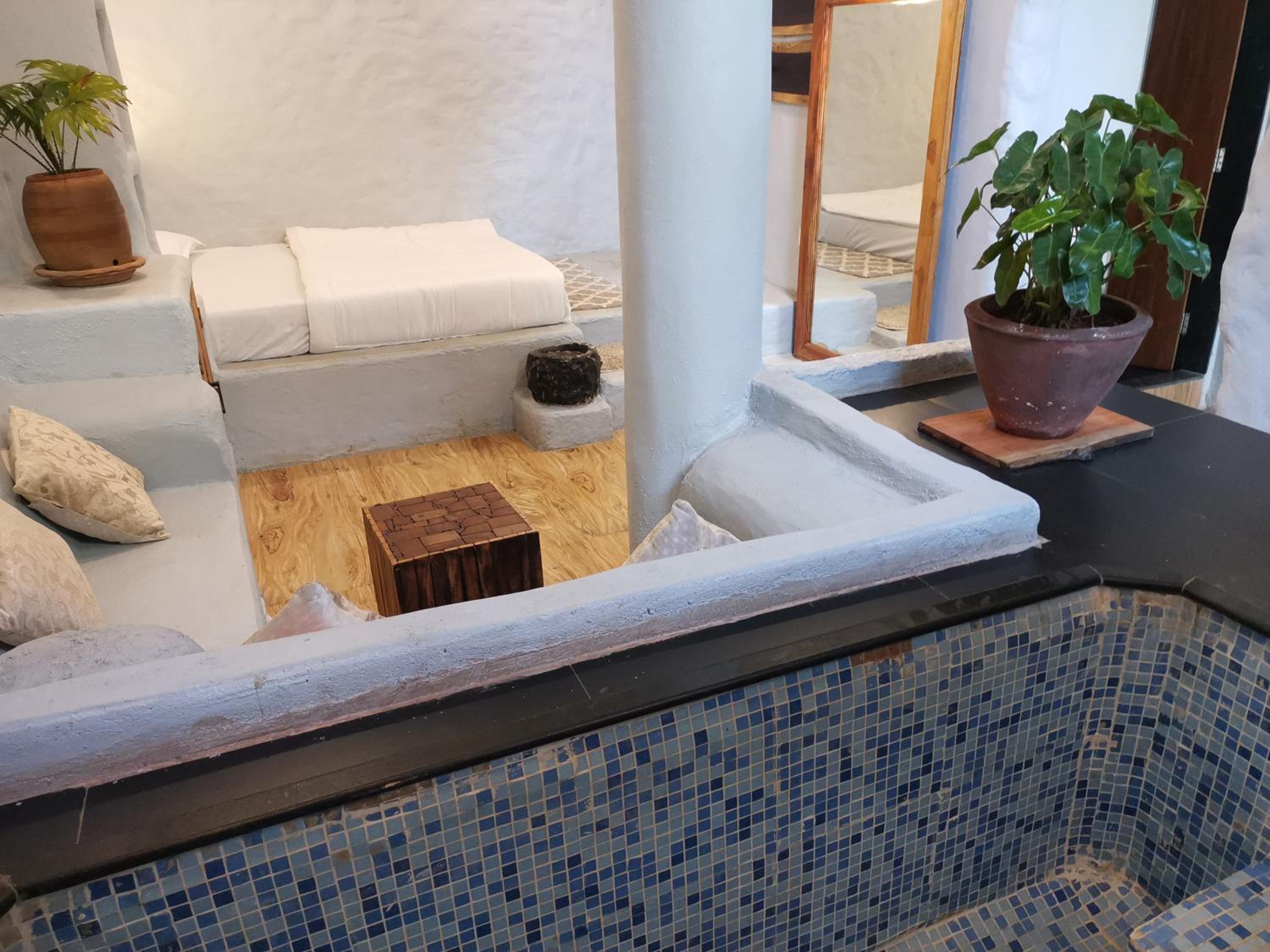 Boho room with Tub photo 1