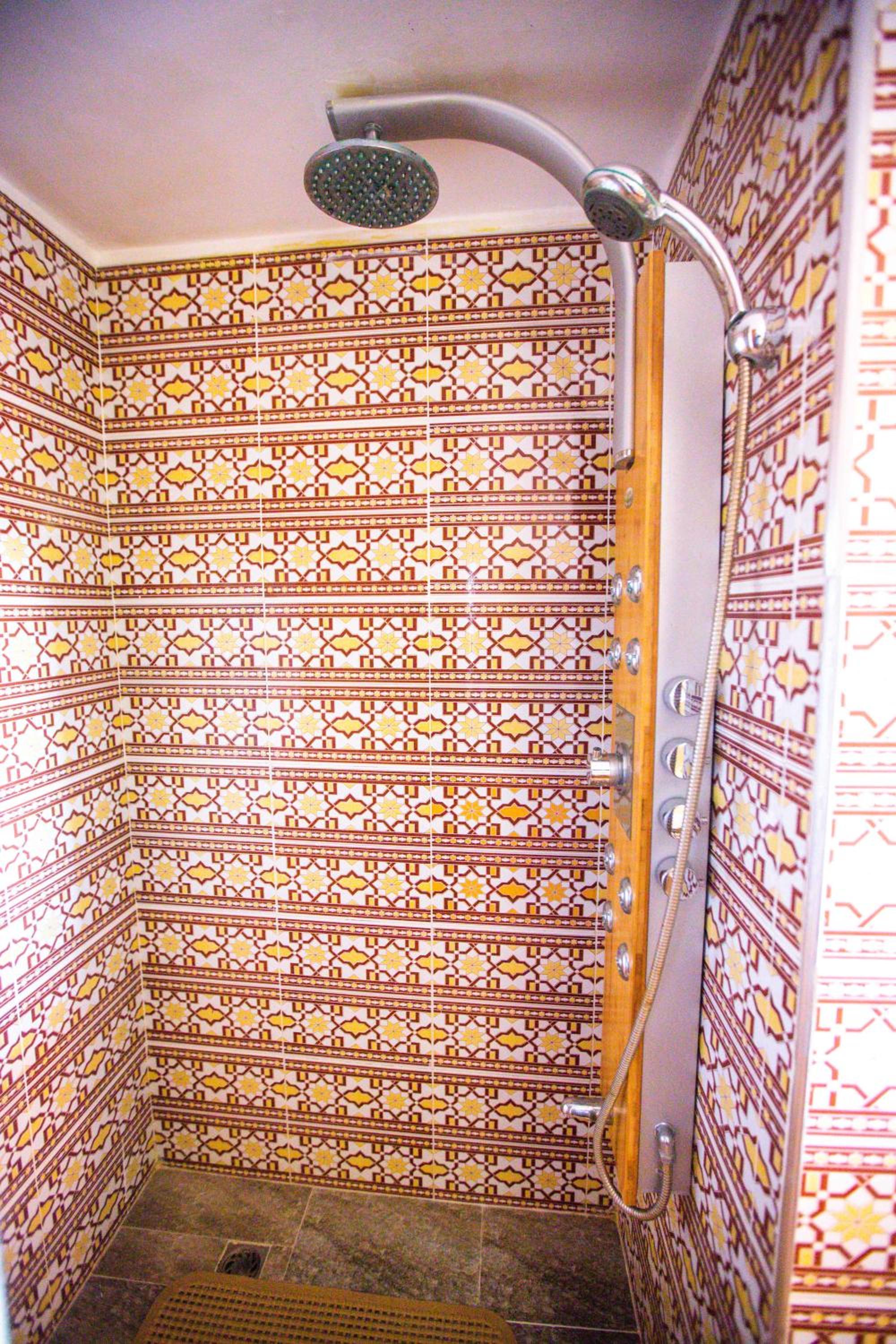 Deluxe Room - Photo 12