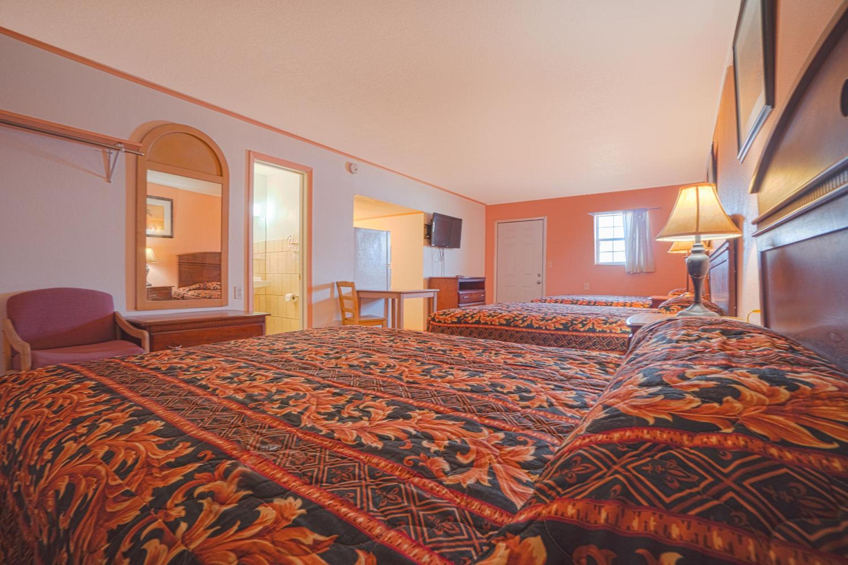 3 Queen Bed - Photo 10