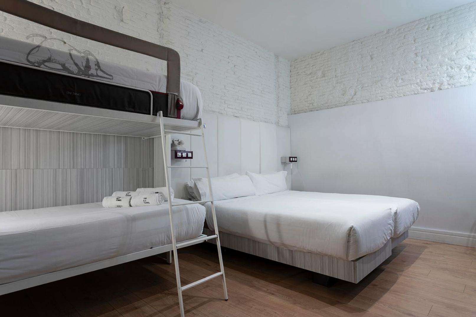 Sextuple Room - Photo 13