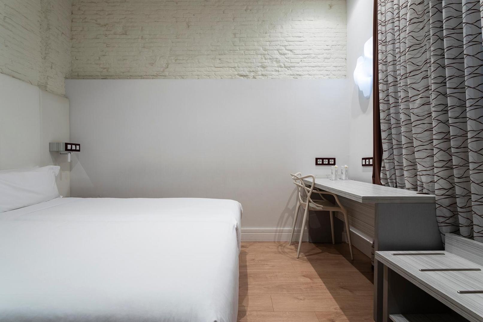 Sextuple Room - Photo 9