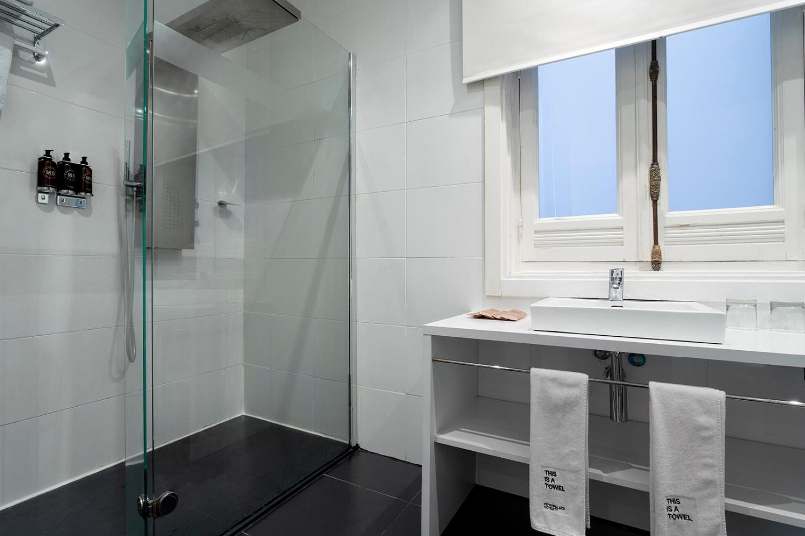 Sextuple Room - Photo 10