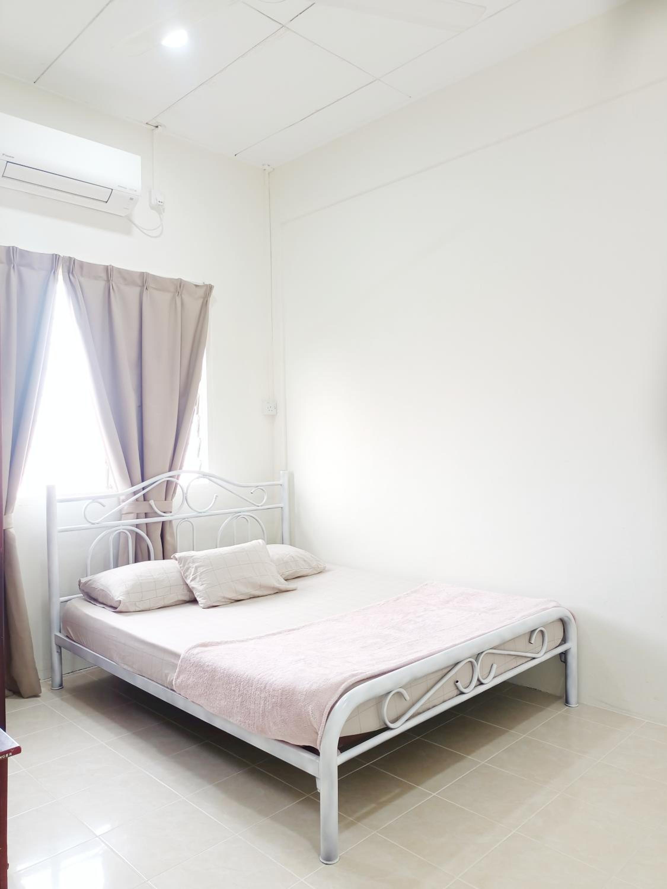 Three-Bedroom House photo 3