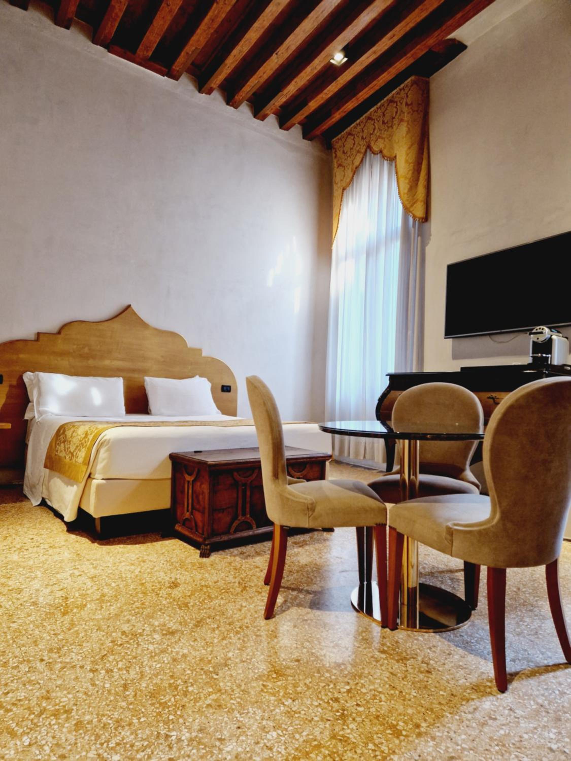Junior Suite with Canal View photo 1
