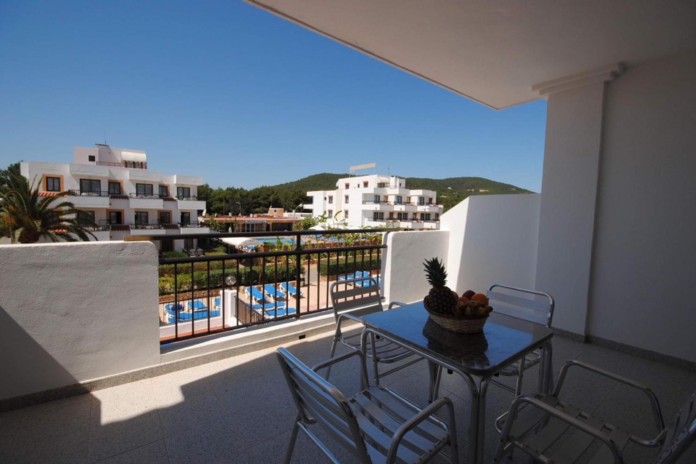 Premium Two-Bedroom Apartment with Pool View photo 3