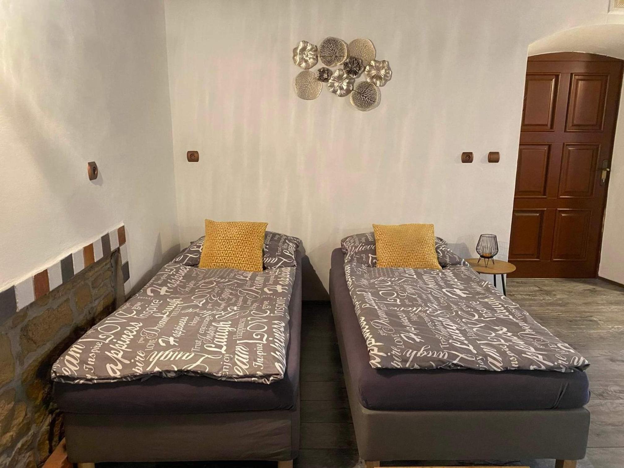 One-Bedroom Apartment - Photo 8
