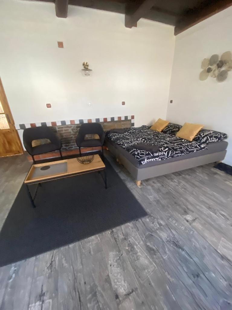 One-Bedroom Apartment - Photo 11