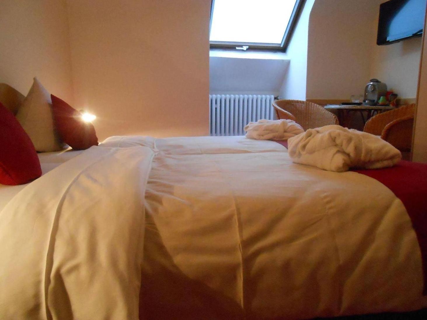 Standard Double Room - Photo 2
