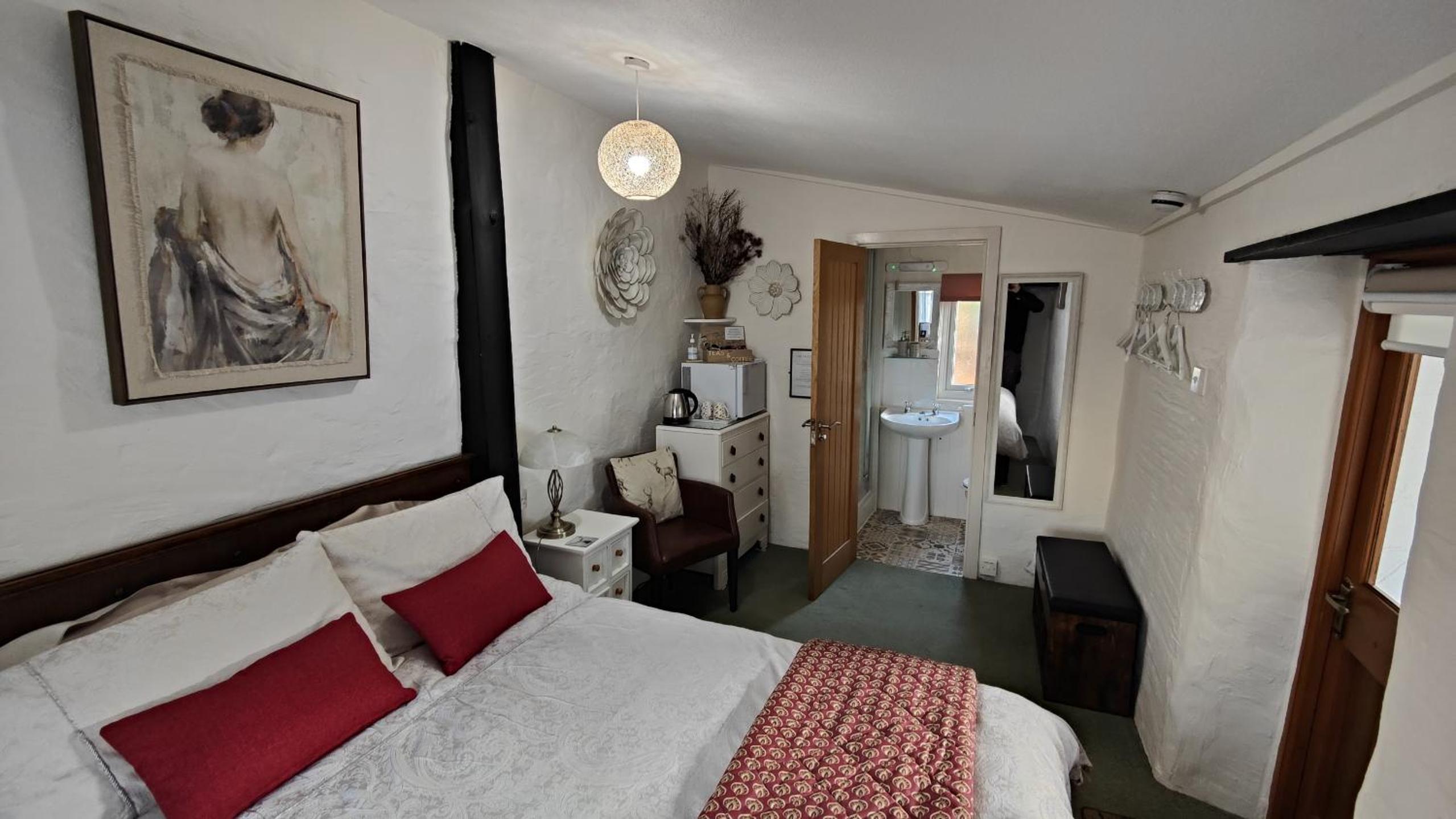 Double Room with Private Bathroom - Photo 3