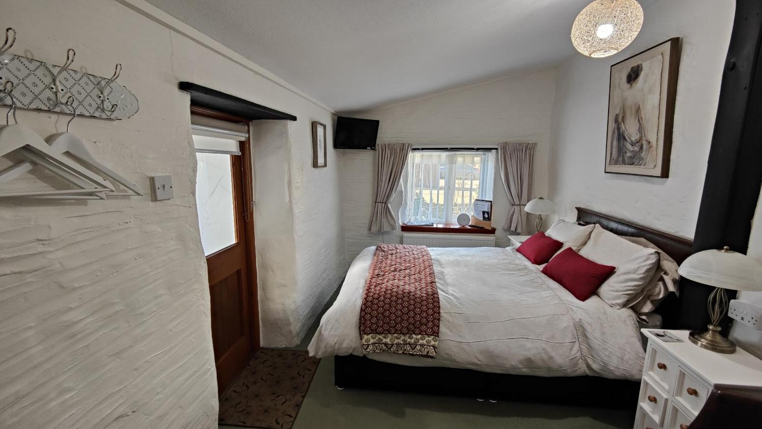 Double Room with Private Bathroom - Photo 4