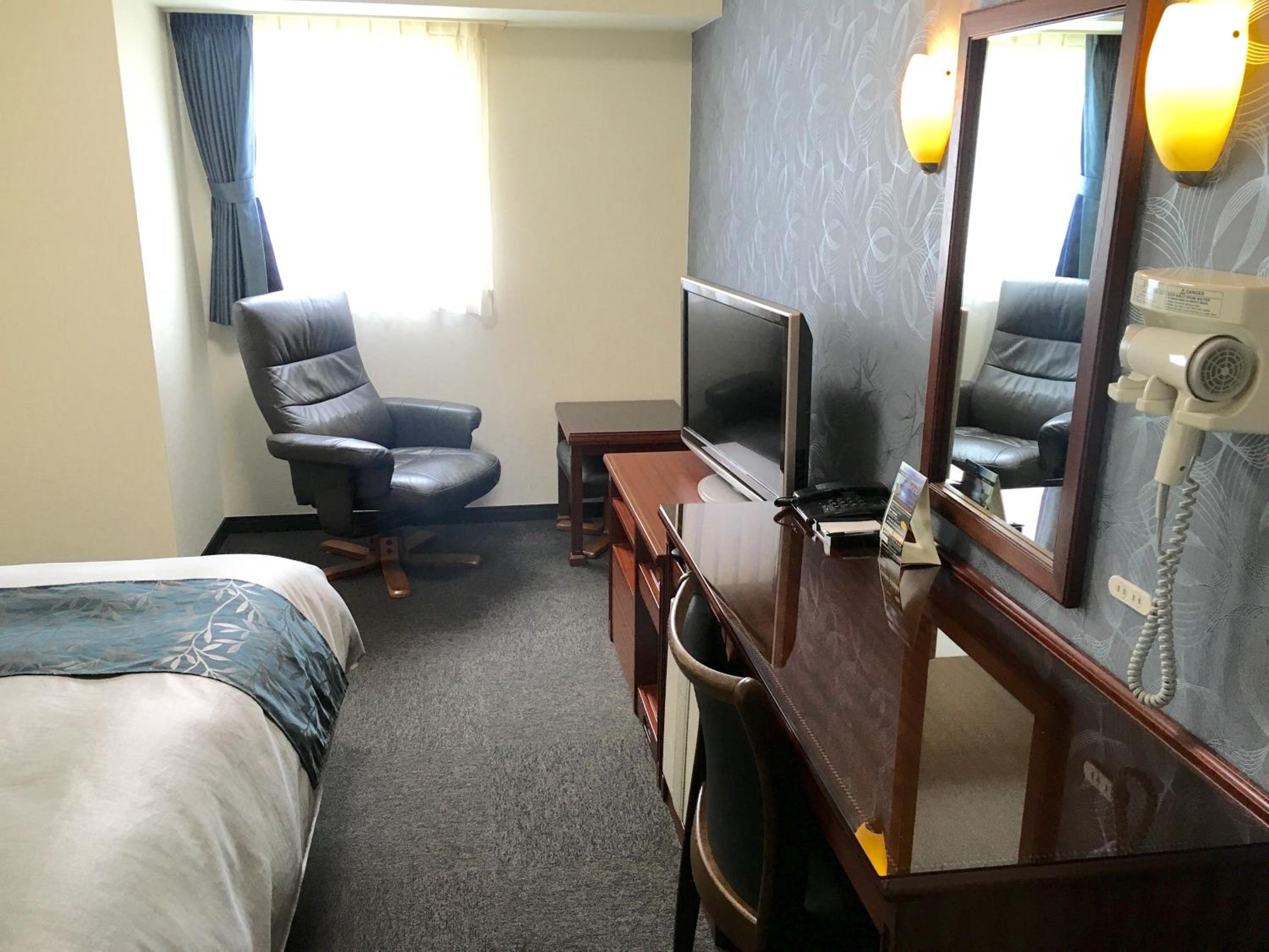 Single Room with Bathroom - Smoking photo 1