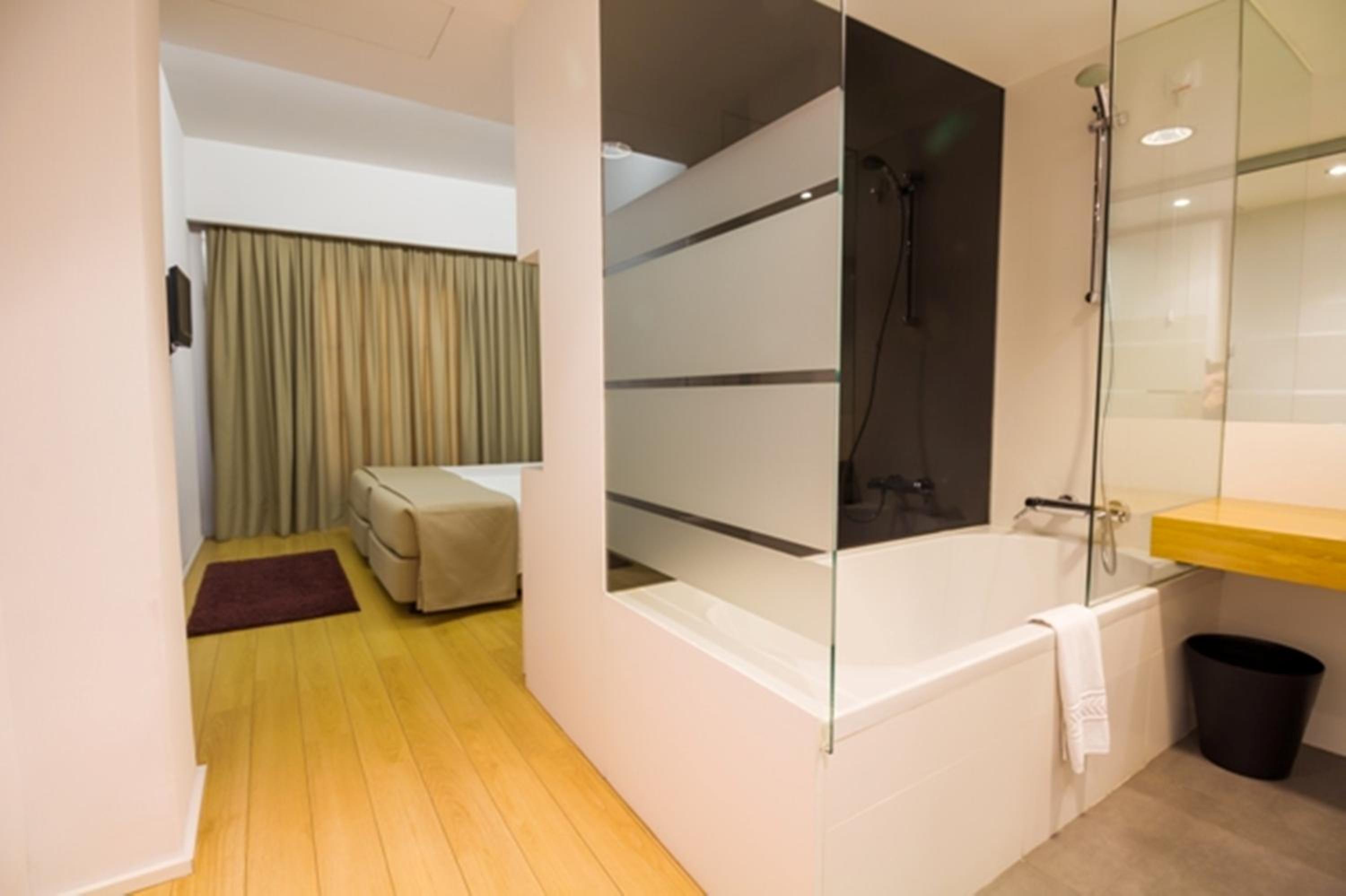 Double or Twin Room - Photo 4