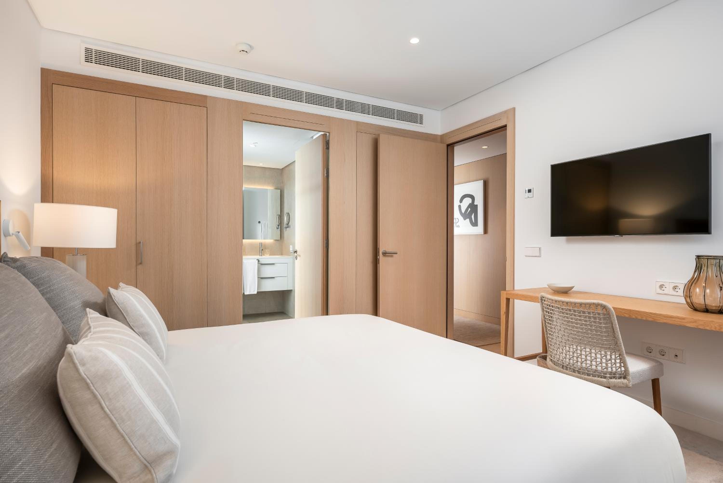 One-Bedroom Suite with Sea View