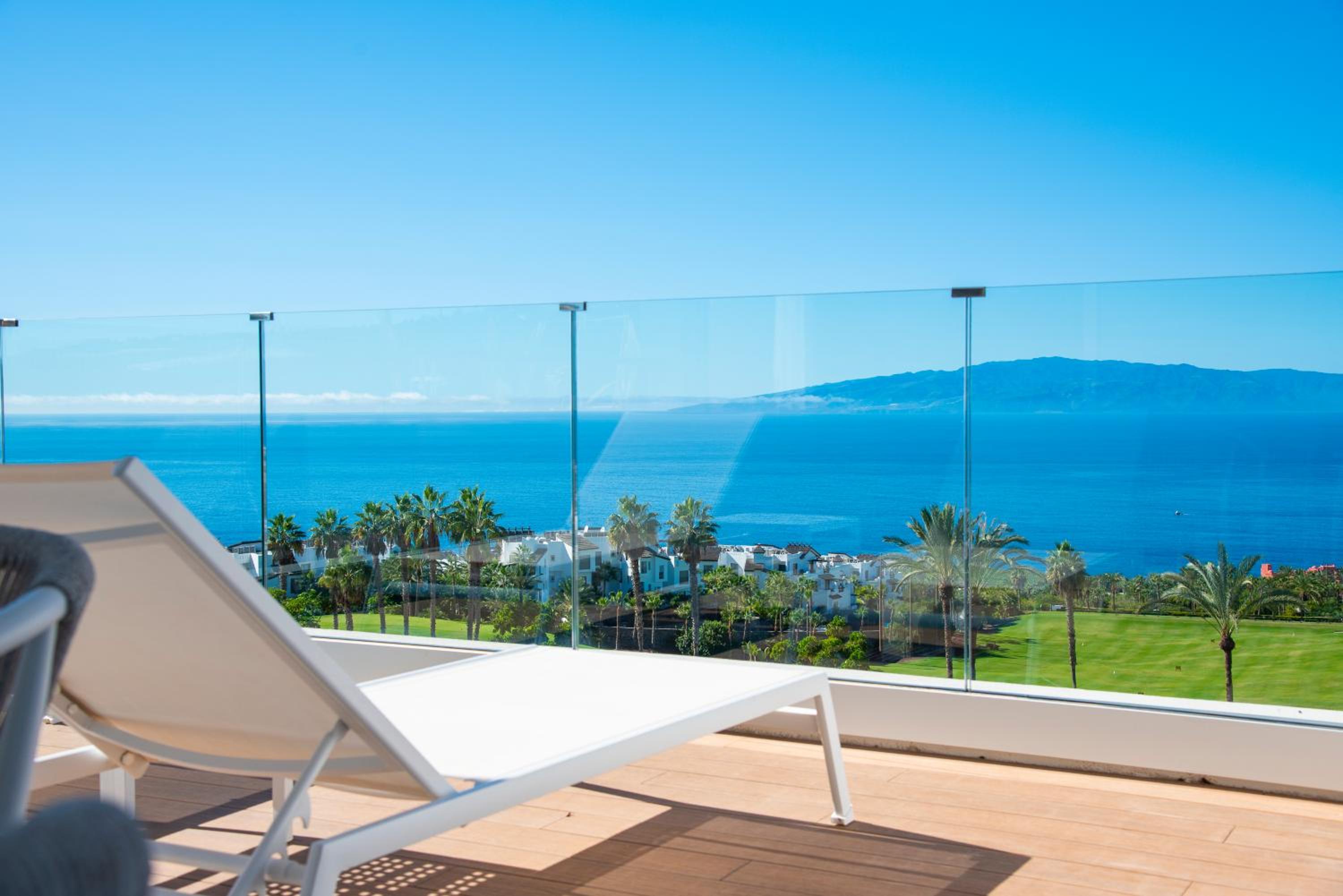 One-Bedroom Suite with Sea View - Photo 17